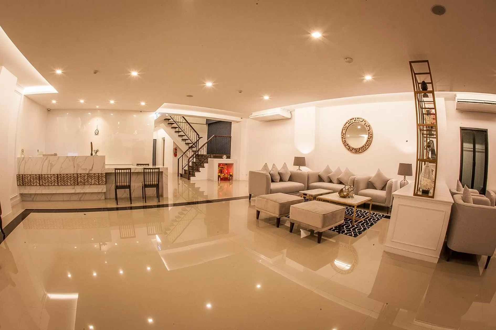 Lobby or reception in The Seens Hotel