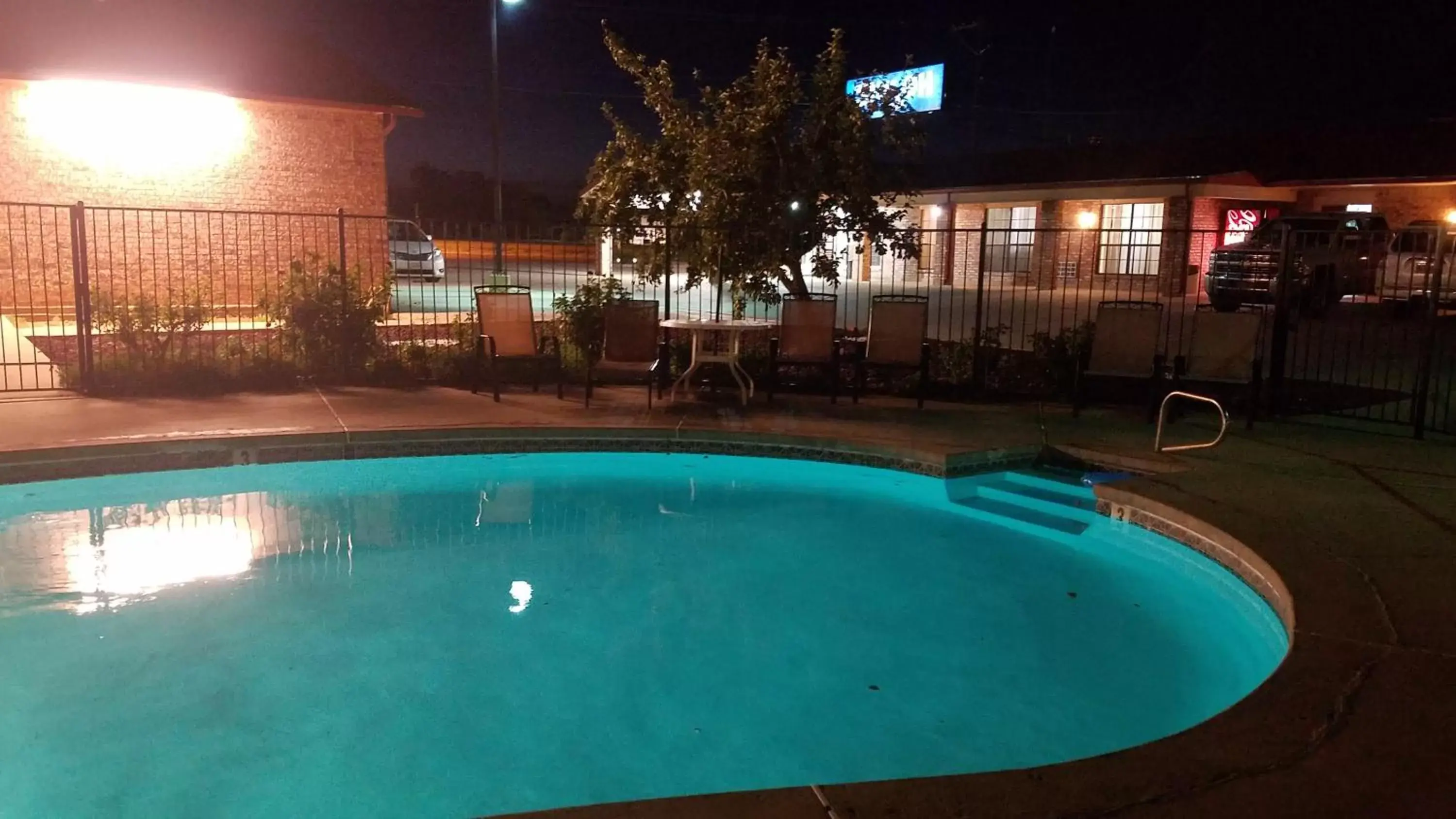 Pool view, Swimming Pool in Shiloh Inn Lamesa