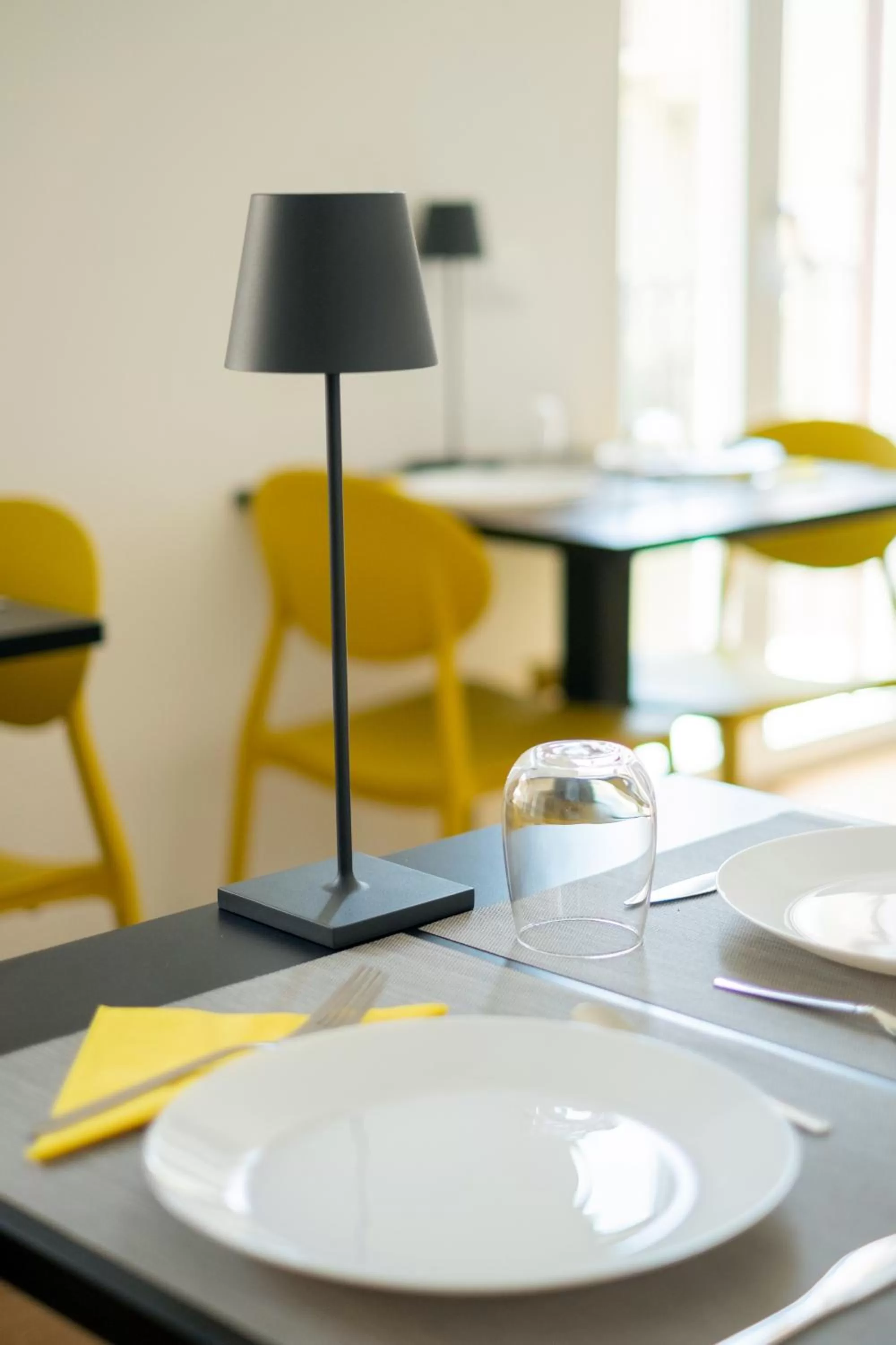 Communal lounge/ TV room, Dining Area in Mori's b&b