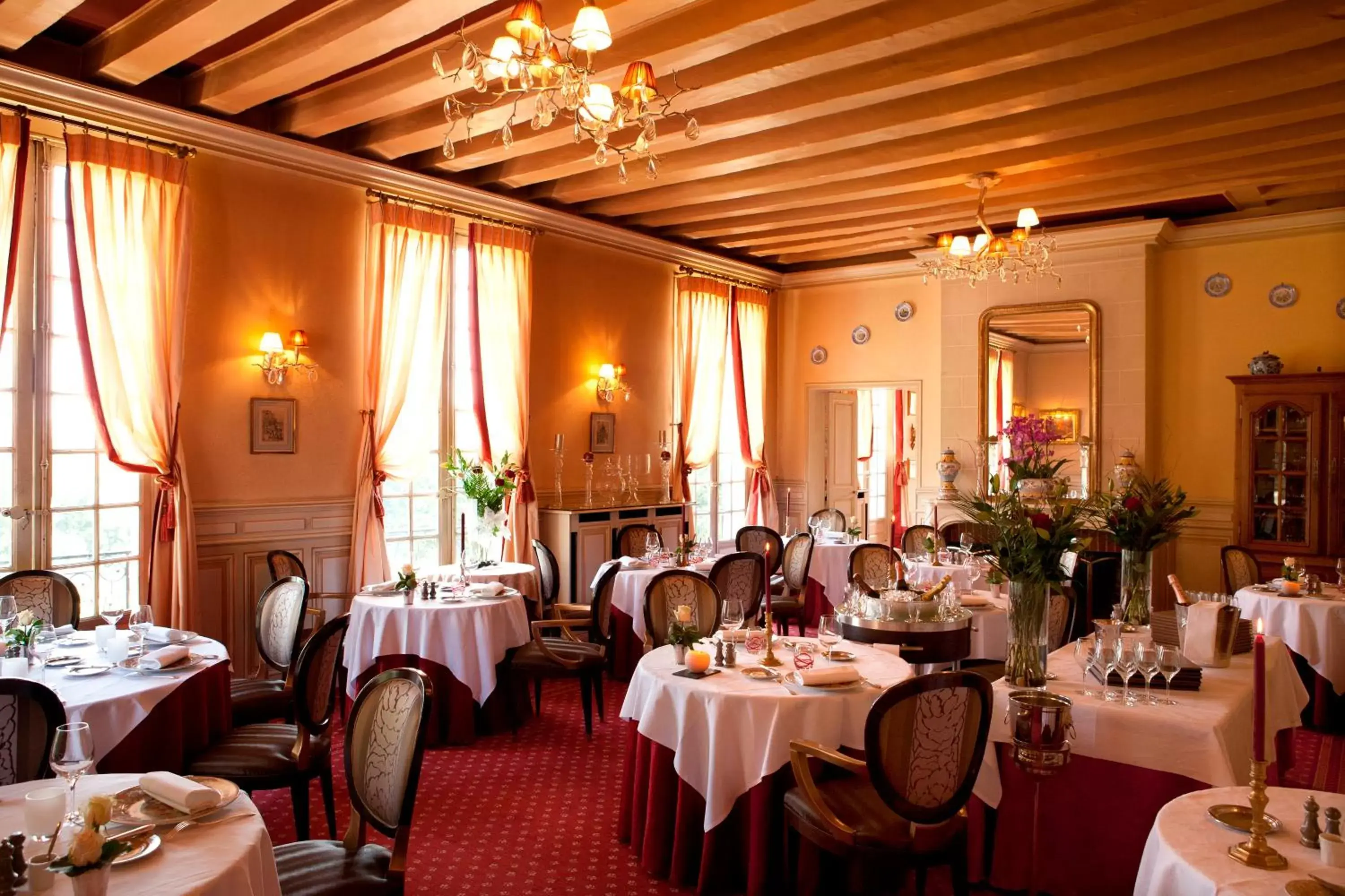 Restaurant/Places to Eat in Chateau de Beaulieu et Magnolia Spa, The Originals Relais (Relais du Silence)