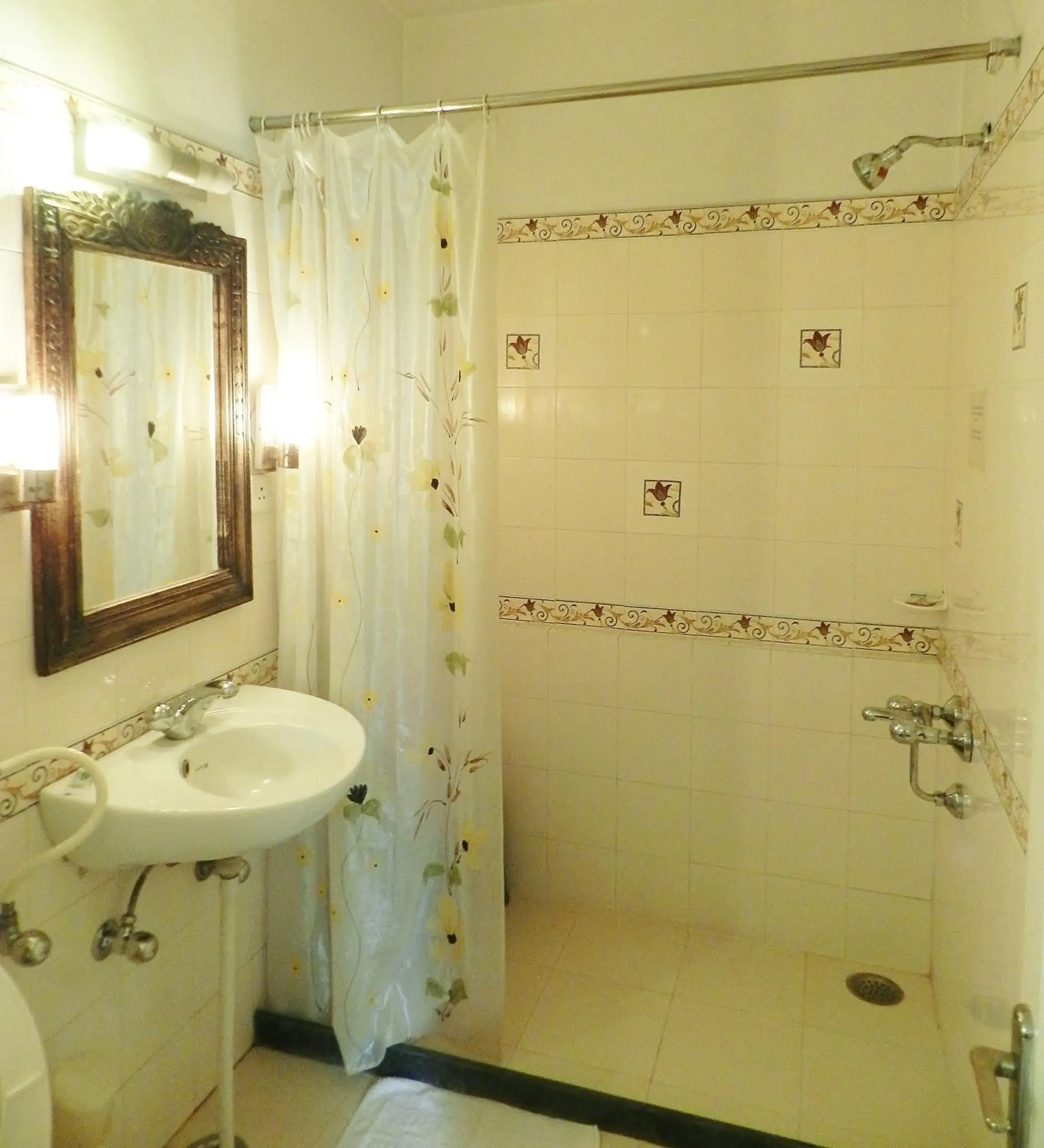 Bathroom in Om Niwas Suite Hotel