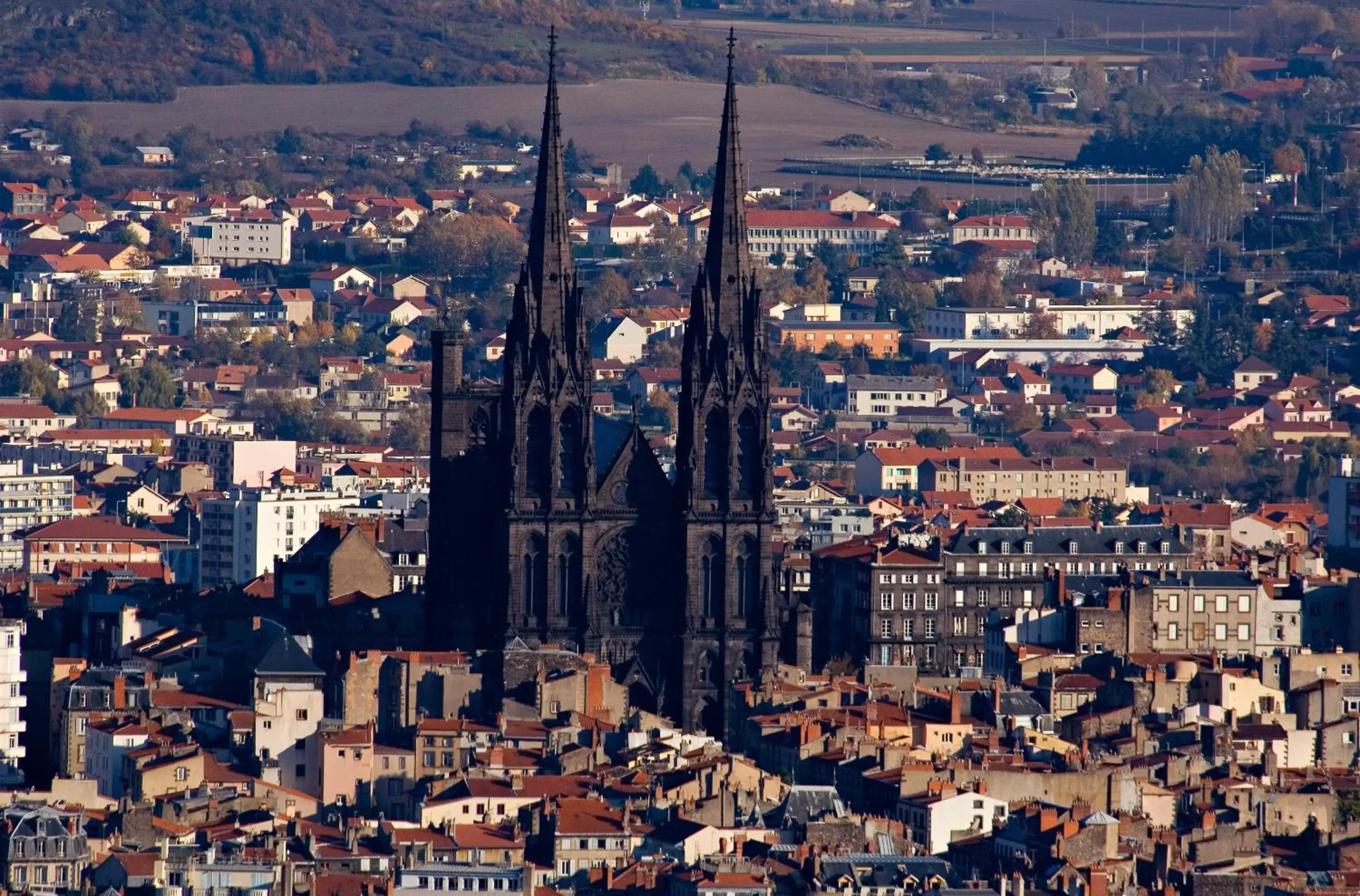 Nearby landmark, City View in ibis budget Clermont Ferrand Nord Riom