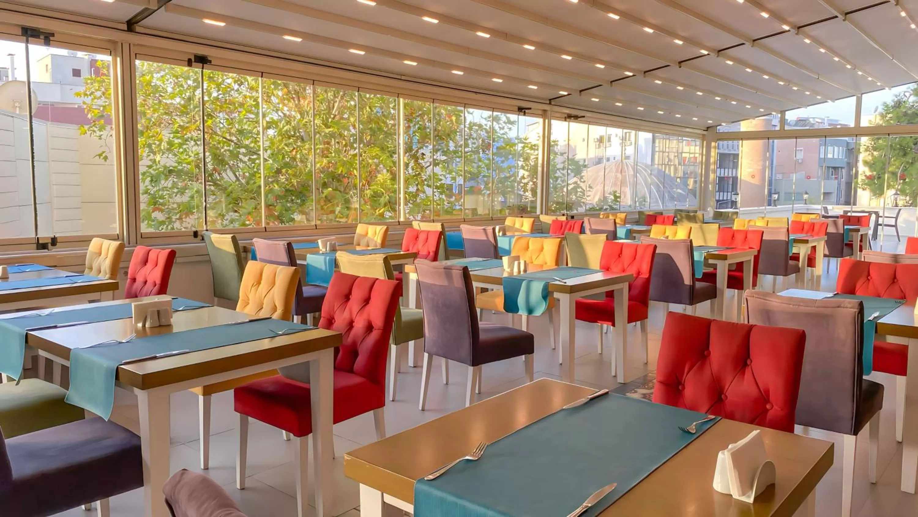 Restaurant/places to eat in Best Western Plus Khan Hotel