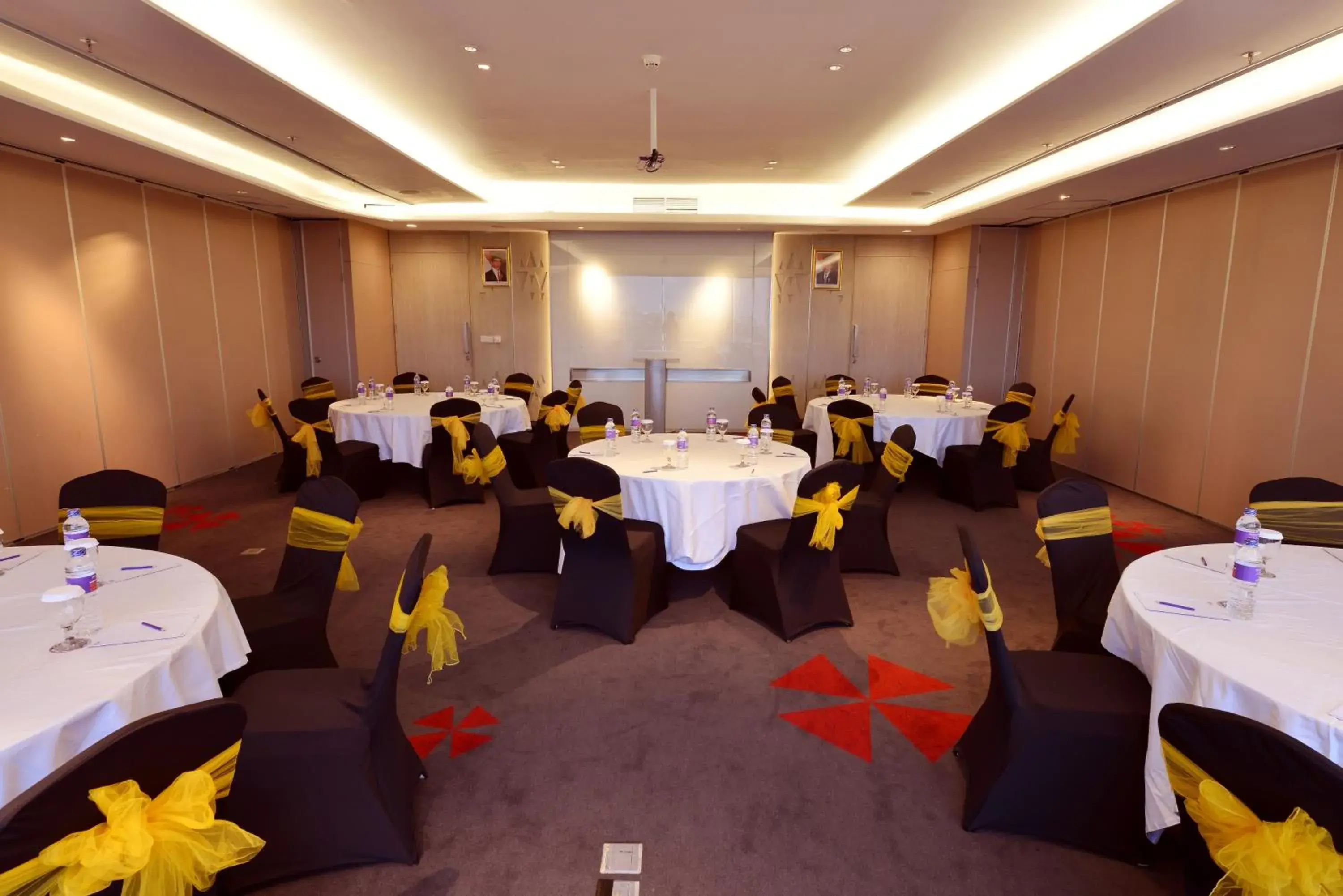 Meeting/conference room, Banquet Facilities in FOX Hotel Pekanbaru