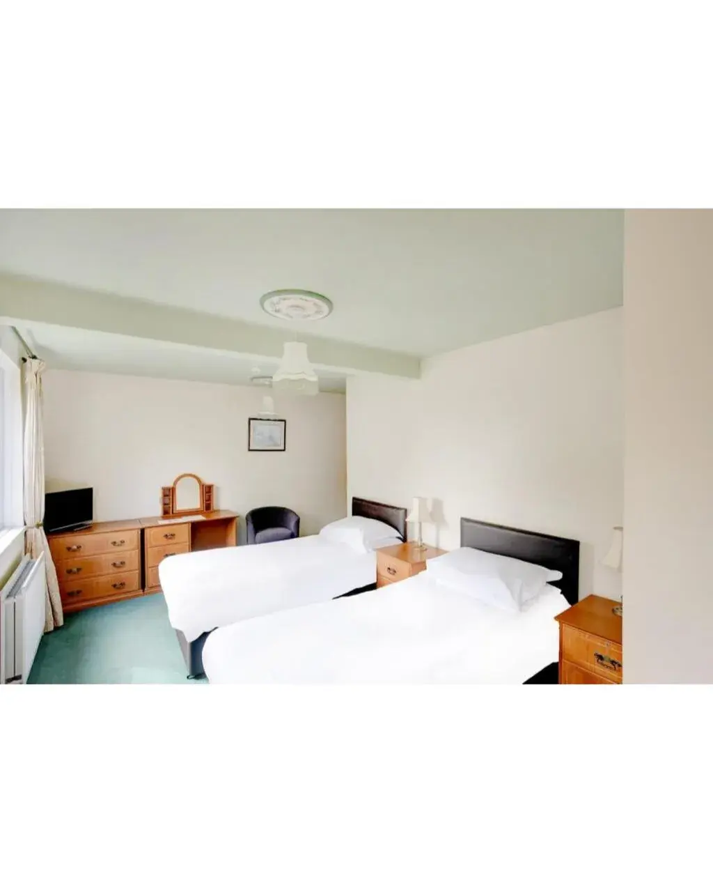 Twin Room with Private Bathroom in Kirkconnel Hall Hotel