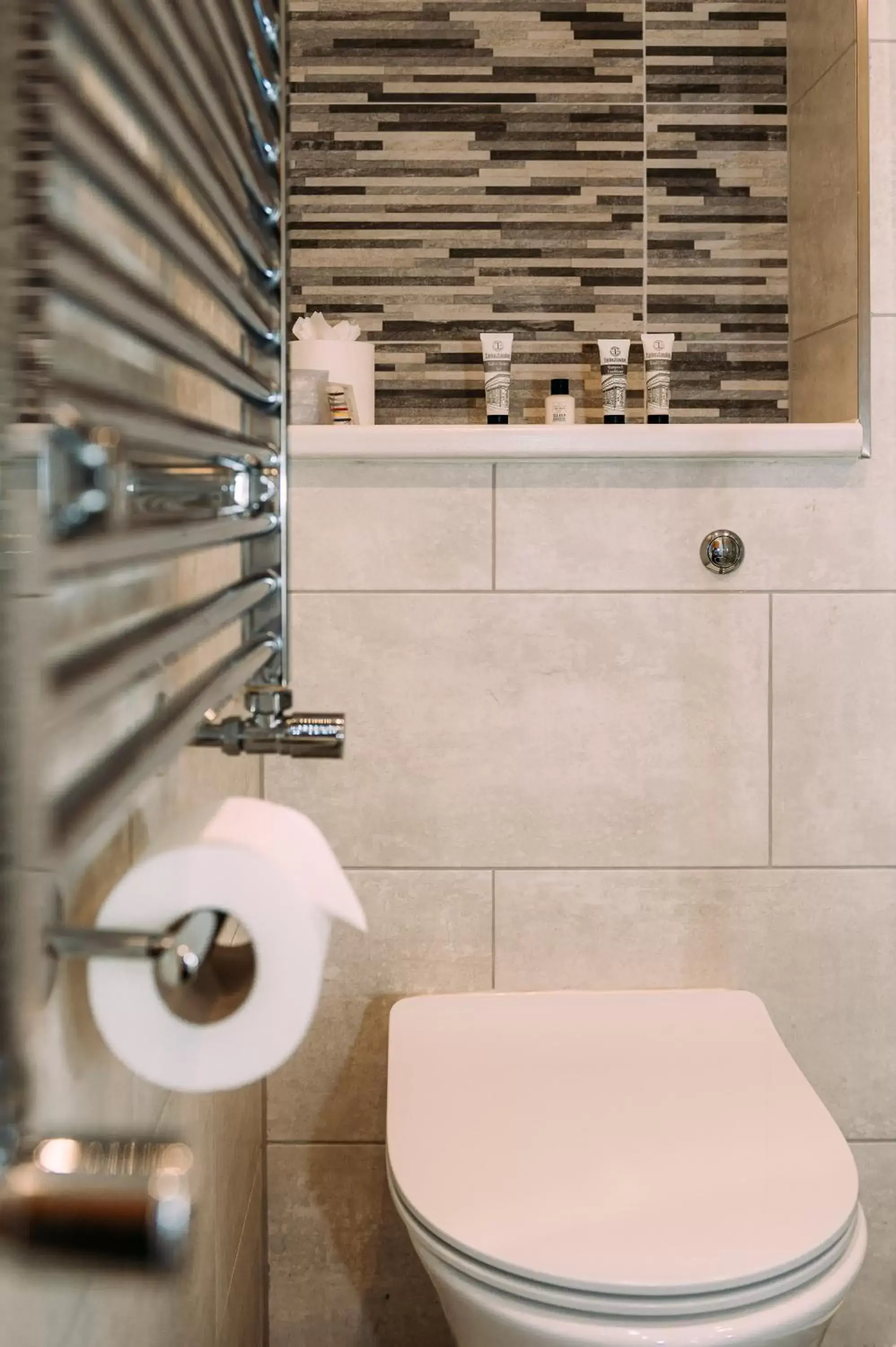 Bathroom in The Queens Hotel