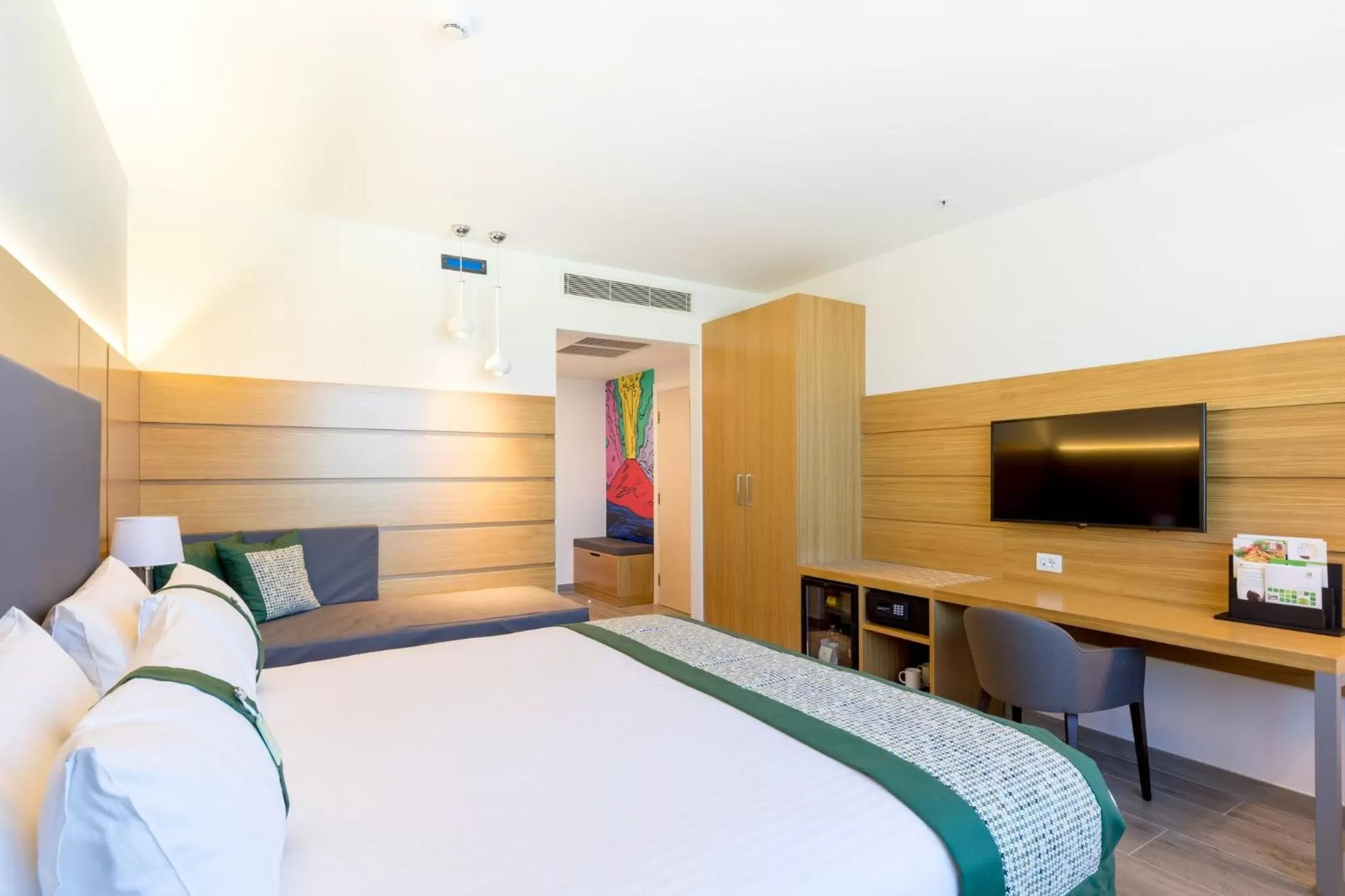 Photo of the whole room, Bed in Holiday Inn Naples by IHG