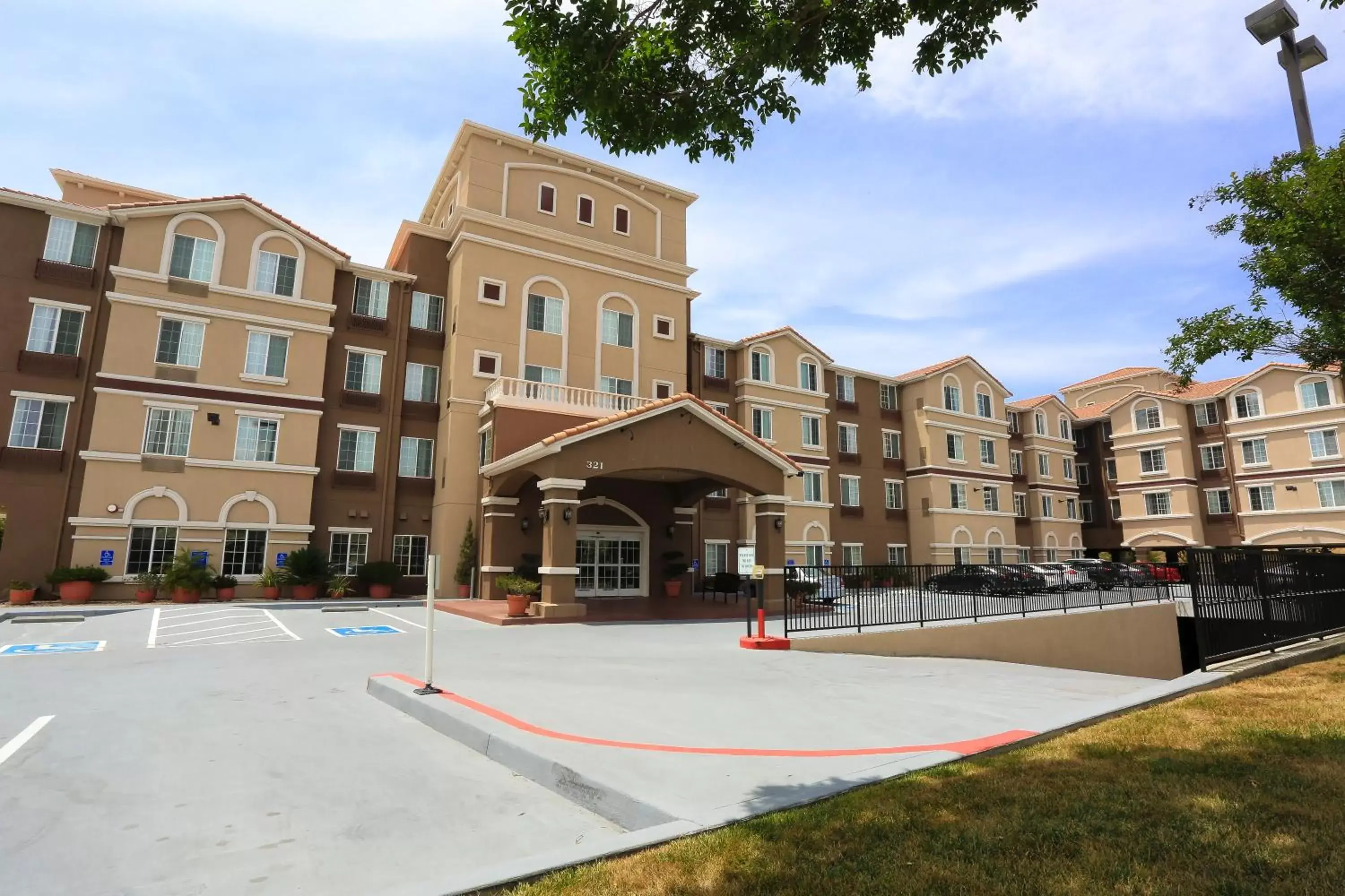 Property Building in Staybridge Suites Silicon Valley - Milpitas, an IHG Hotel