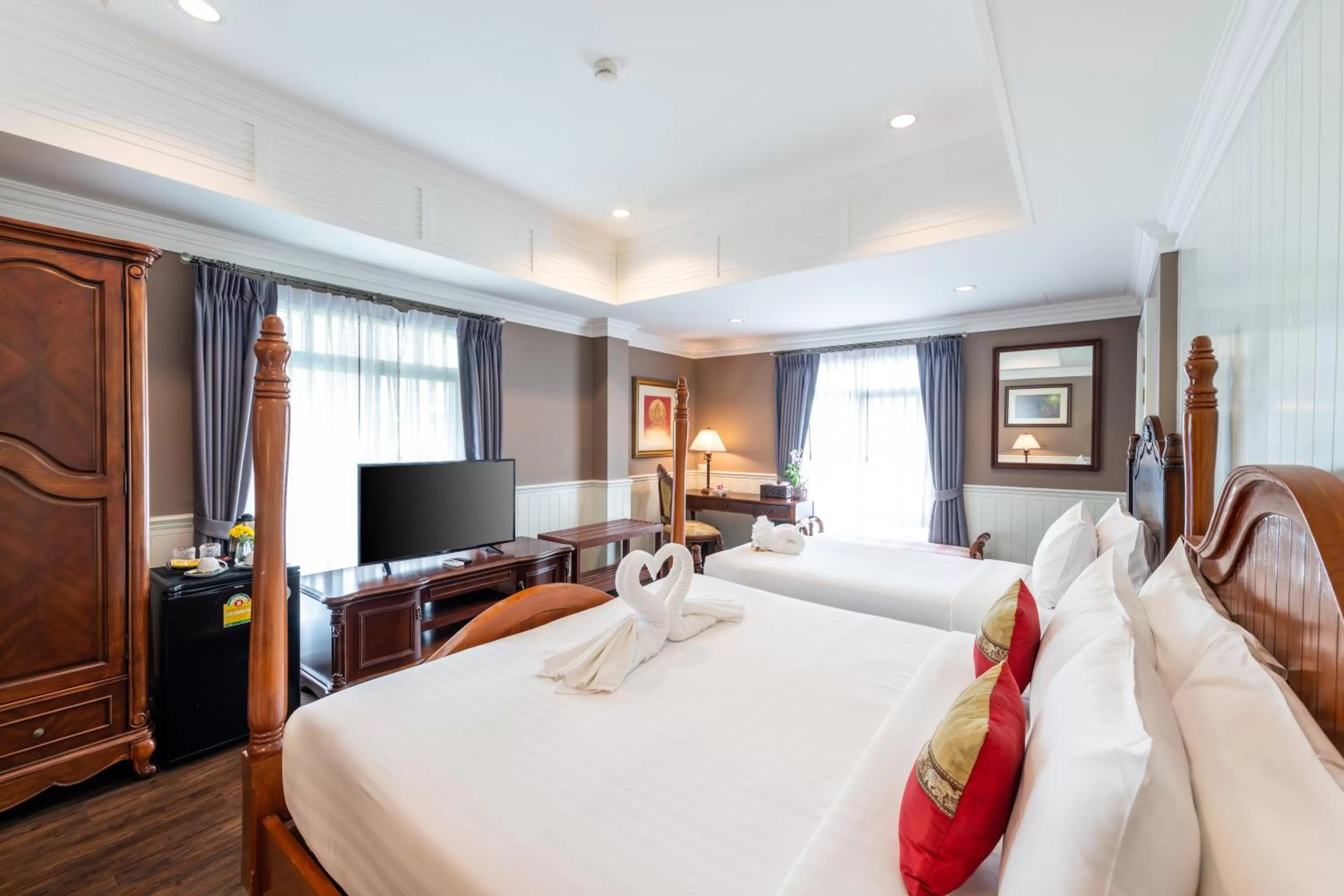 Photo of the whole room, Bed in The Orchid House 153