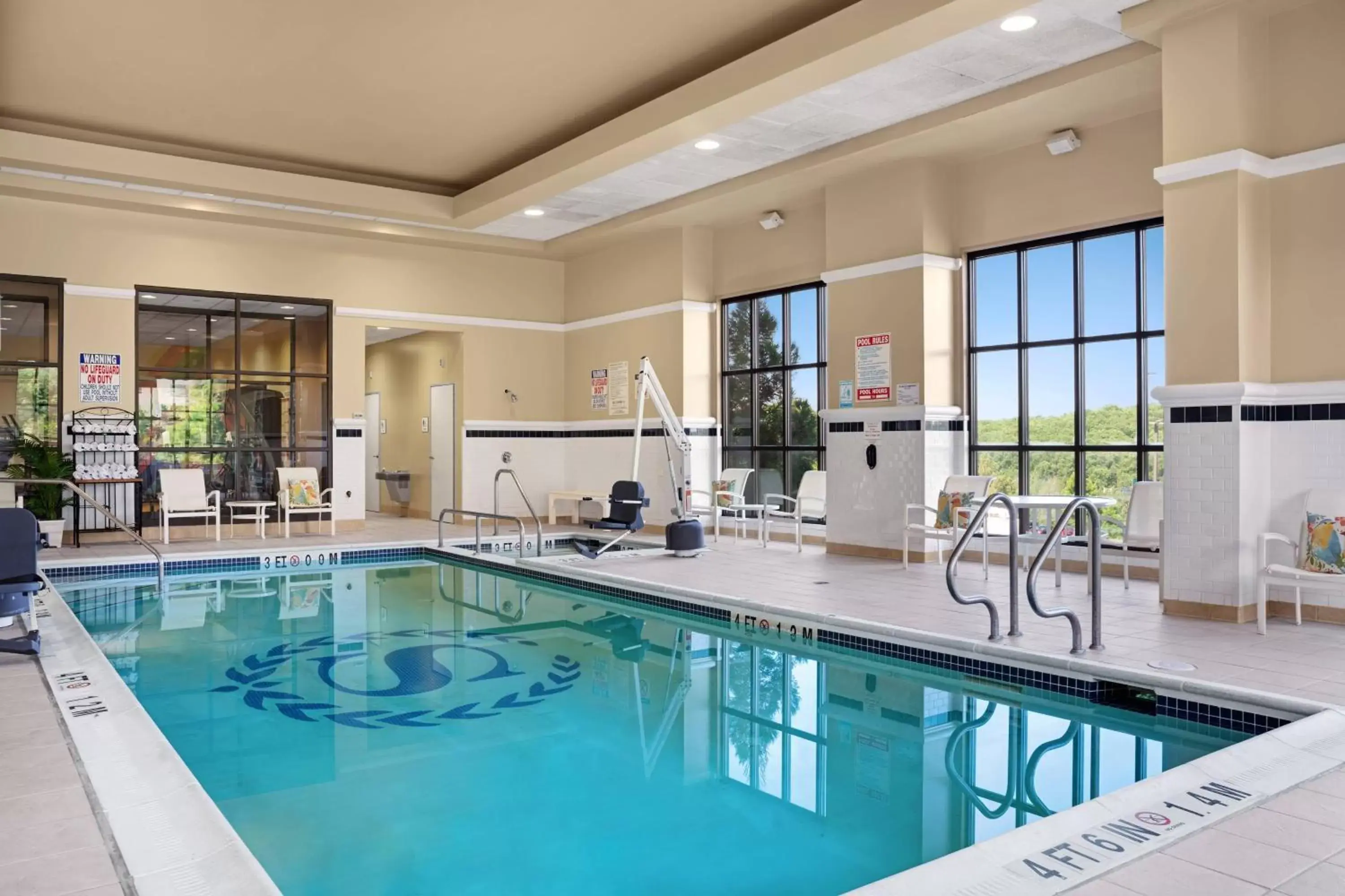 Swimming Pool in Sheraton Baltimore Washington Airport - BWI