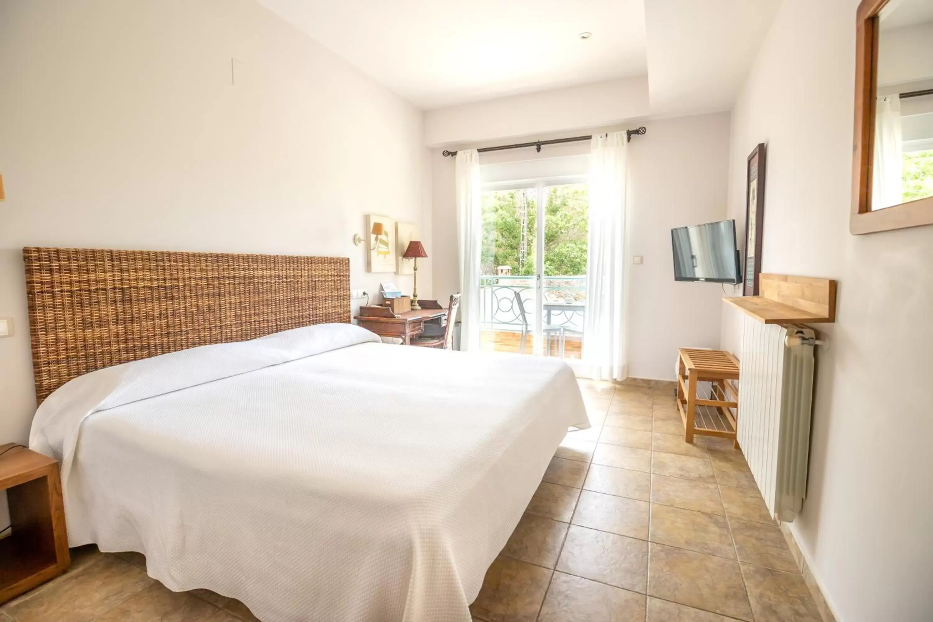 Bed in Hotel Noguera Mar