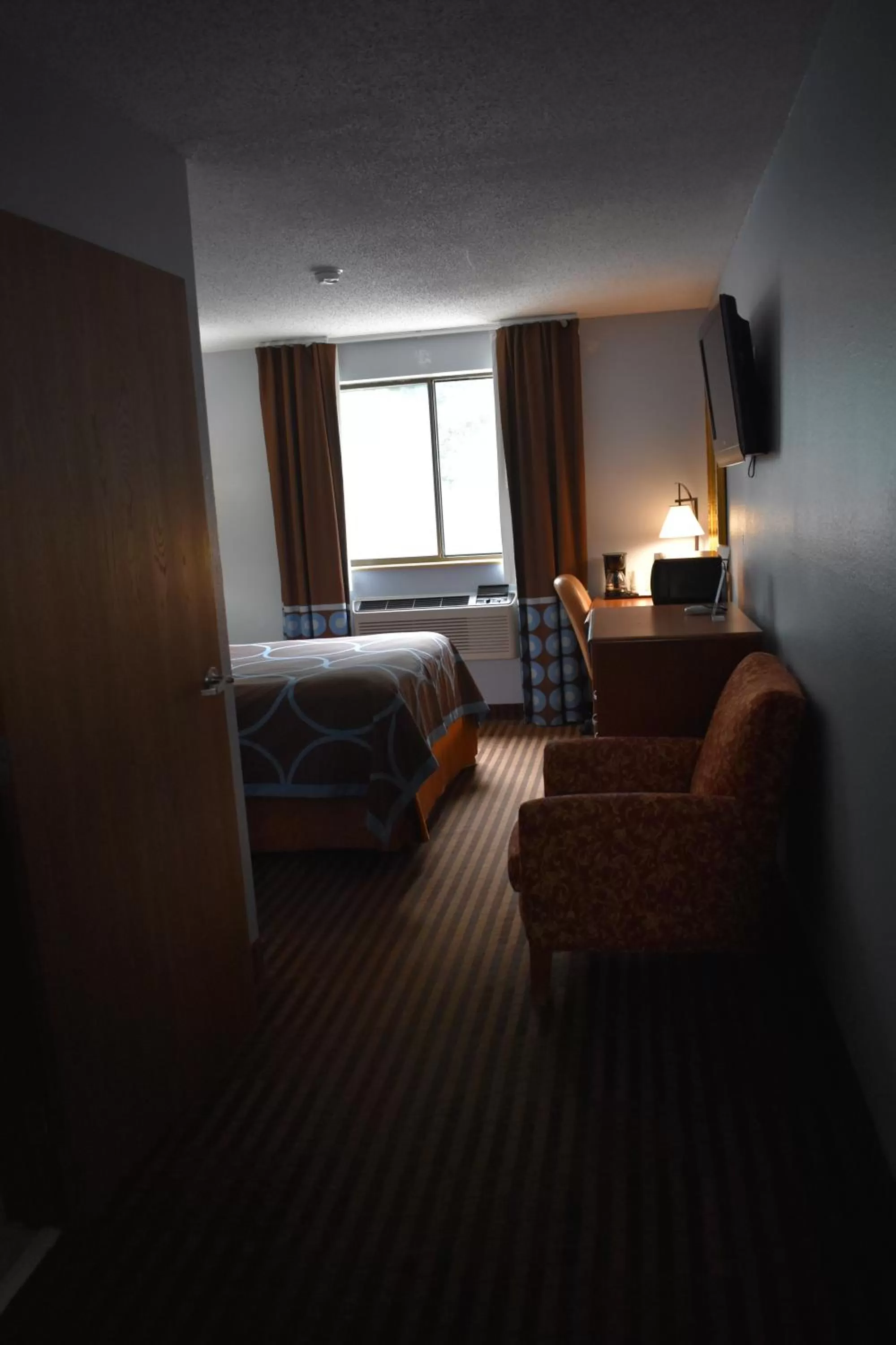 Bed in Super 8 by Wyndham La Vale/Cumberland Area