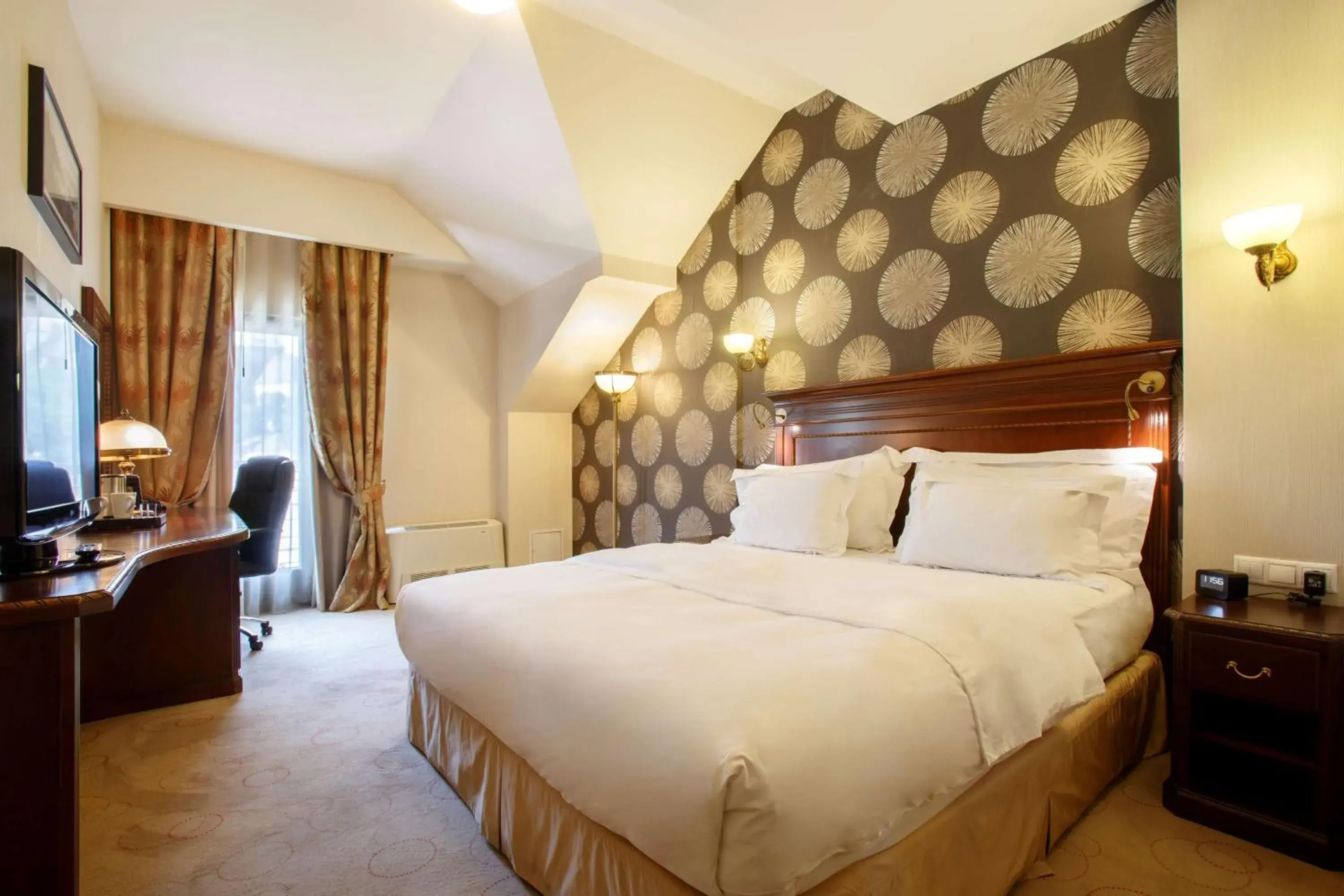 Bed in DoubleTree by Hilton Hotel Sighisoara - Cavaler Bed in DoubleTree by Hilton Hotel Sighisoara - Cavaler