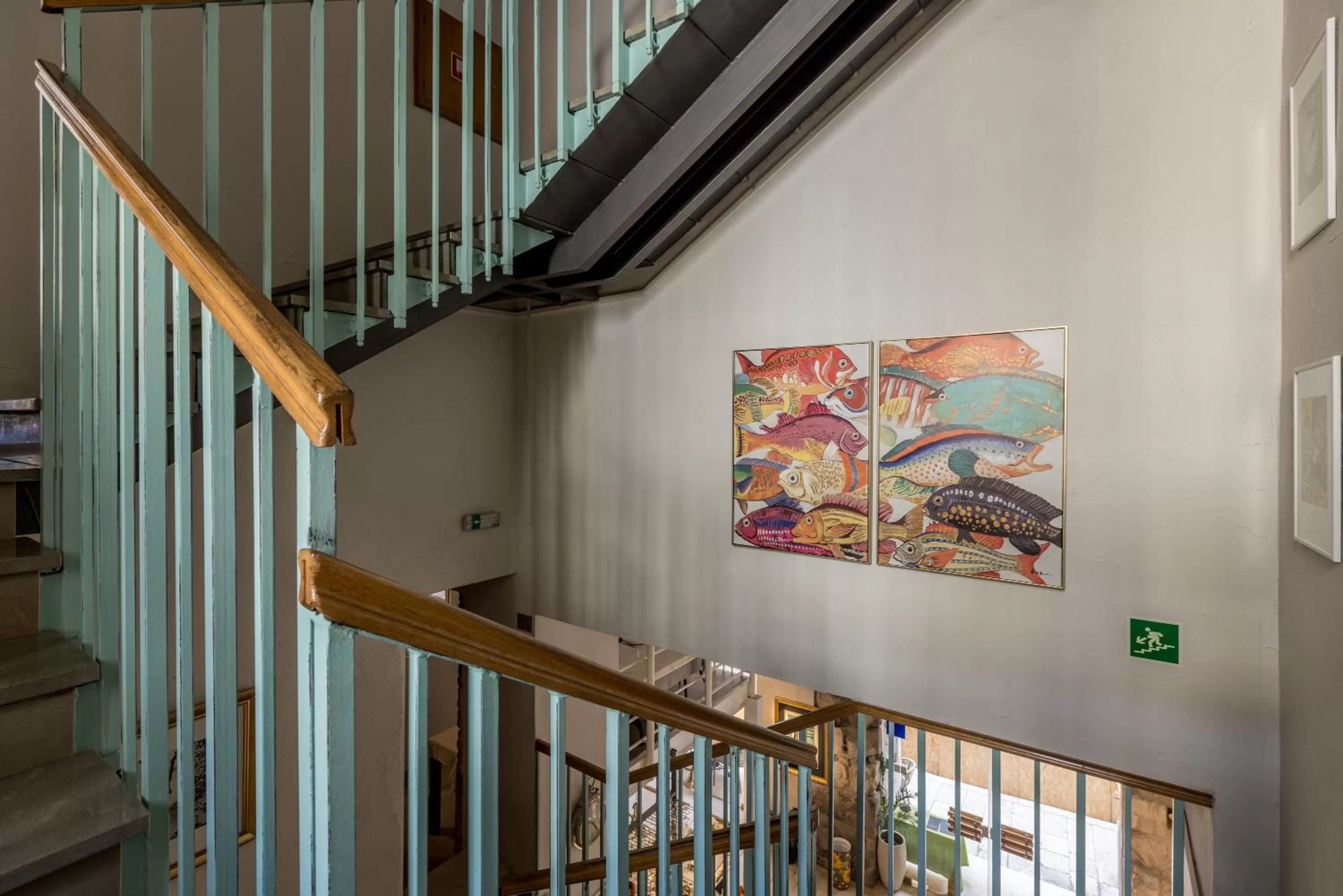 Facade/entrance in Leonis Restaurant & Rooms