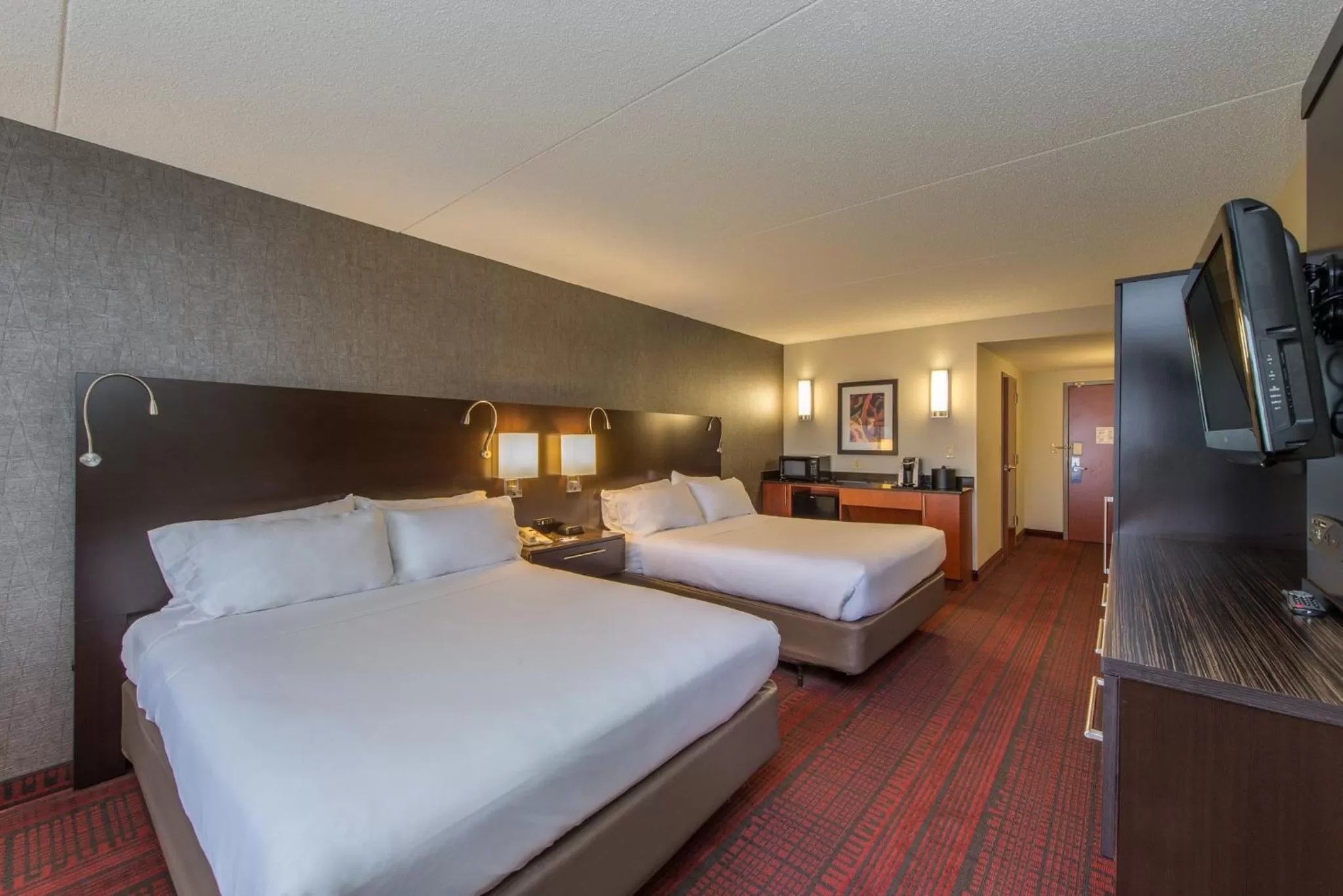 Photo of the whole room, Bed in Holiday Inn Express Hotel & Suites Auburn by IHG