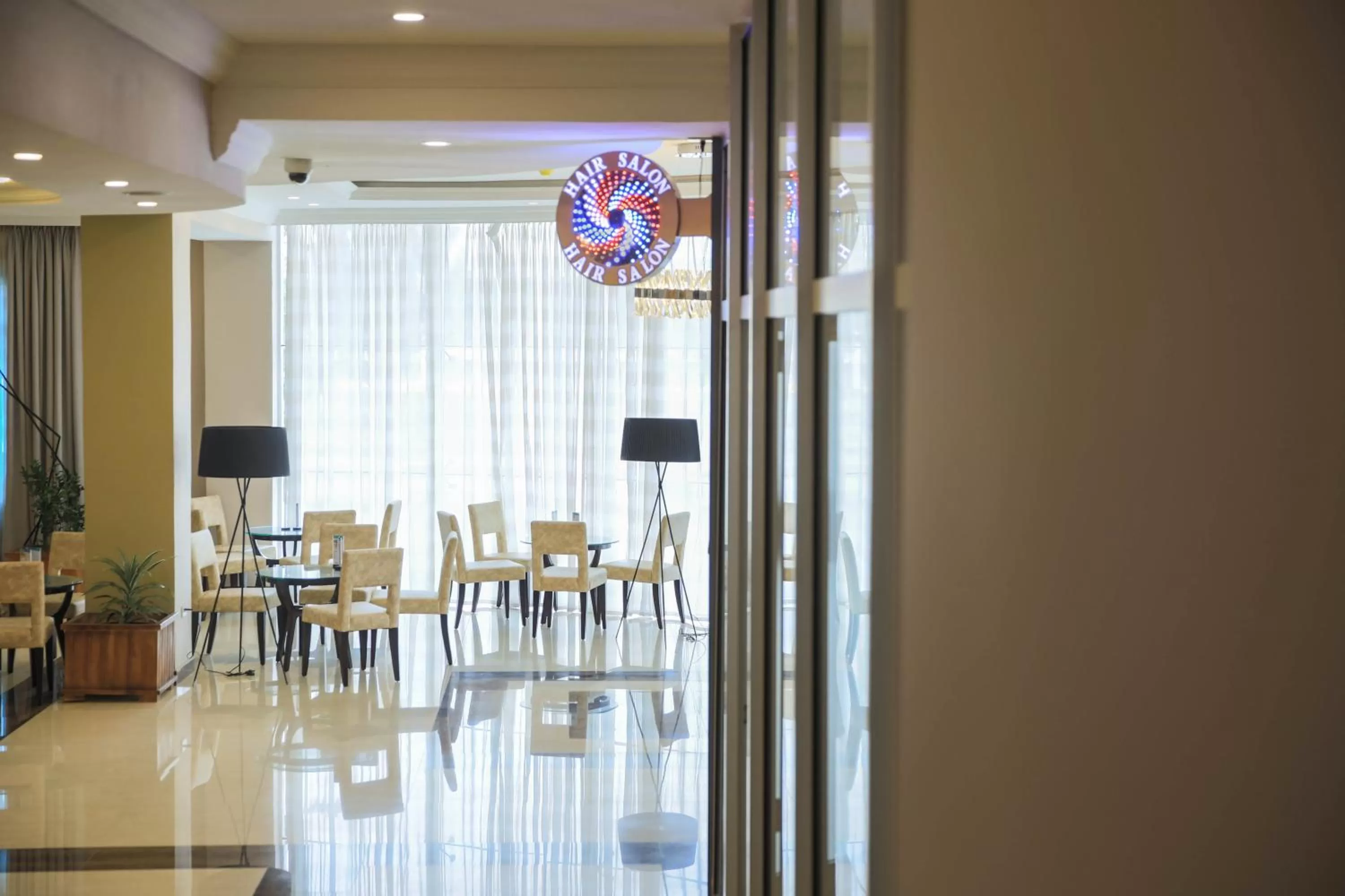 Restaurant/places to eat in Swiss Inn Nexus Hotel