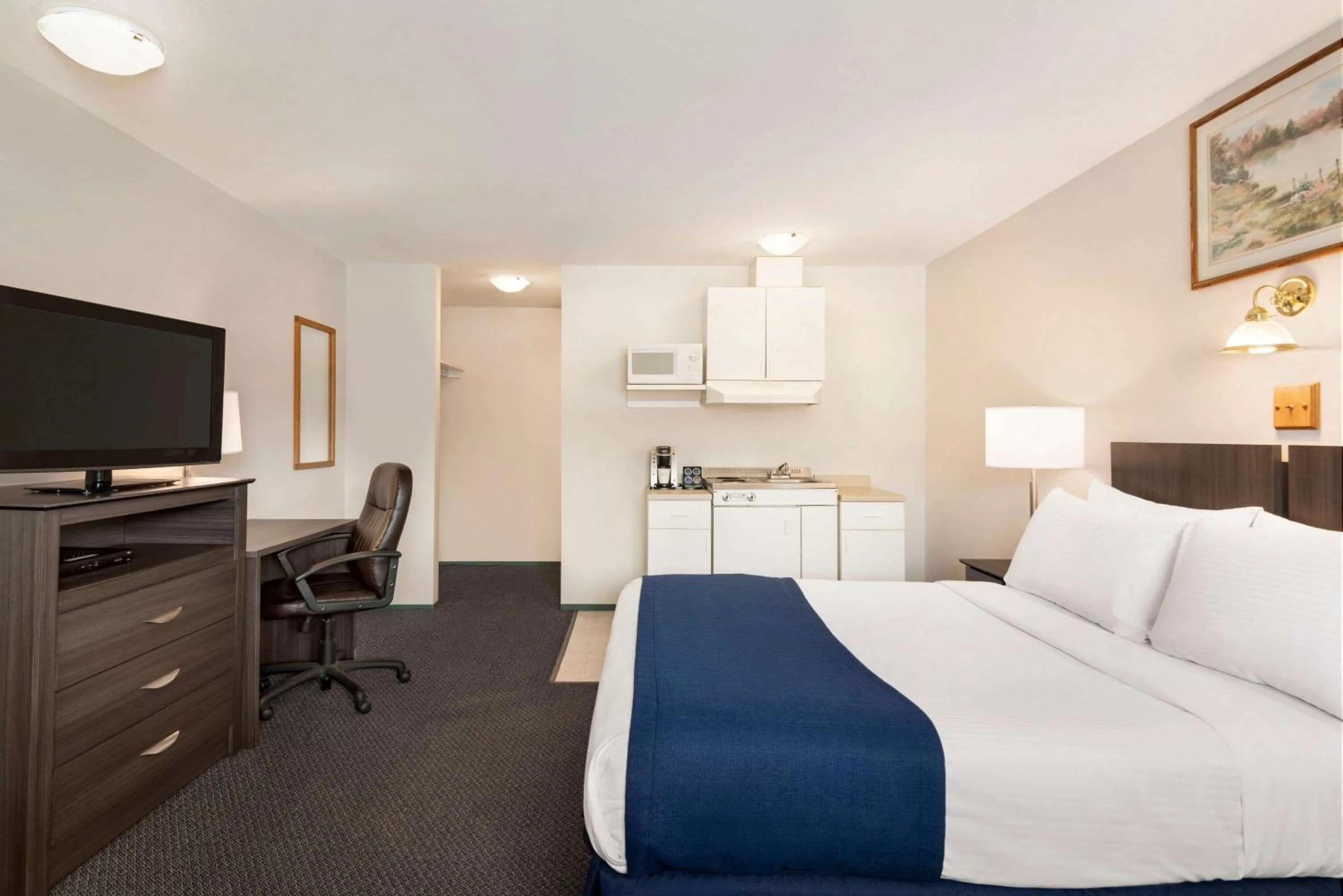 Photo of the whole room in Travelodge by Wyndham McBride