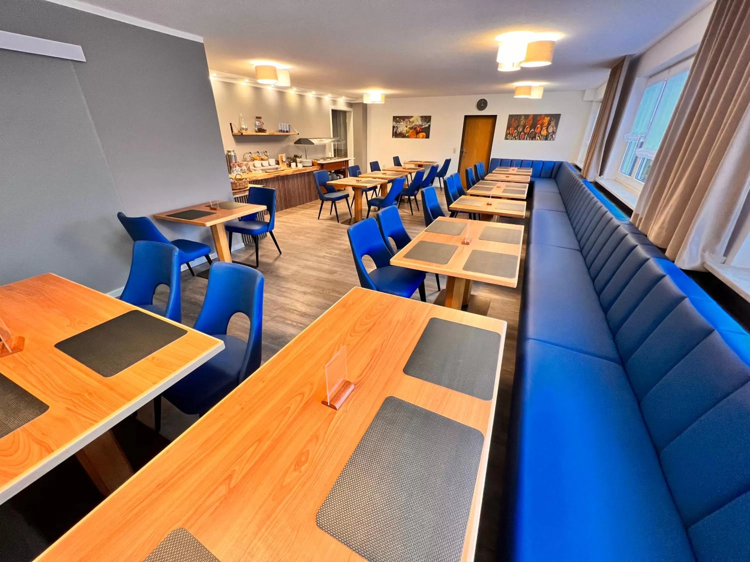 Communal lounge/ TV room in HIL - Hotel im Lus Schopfheim