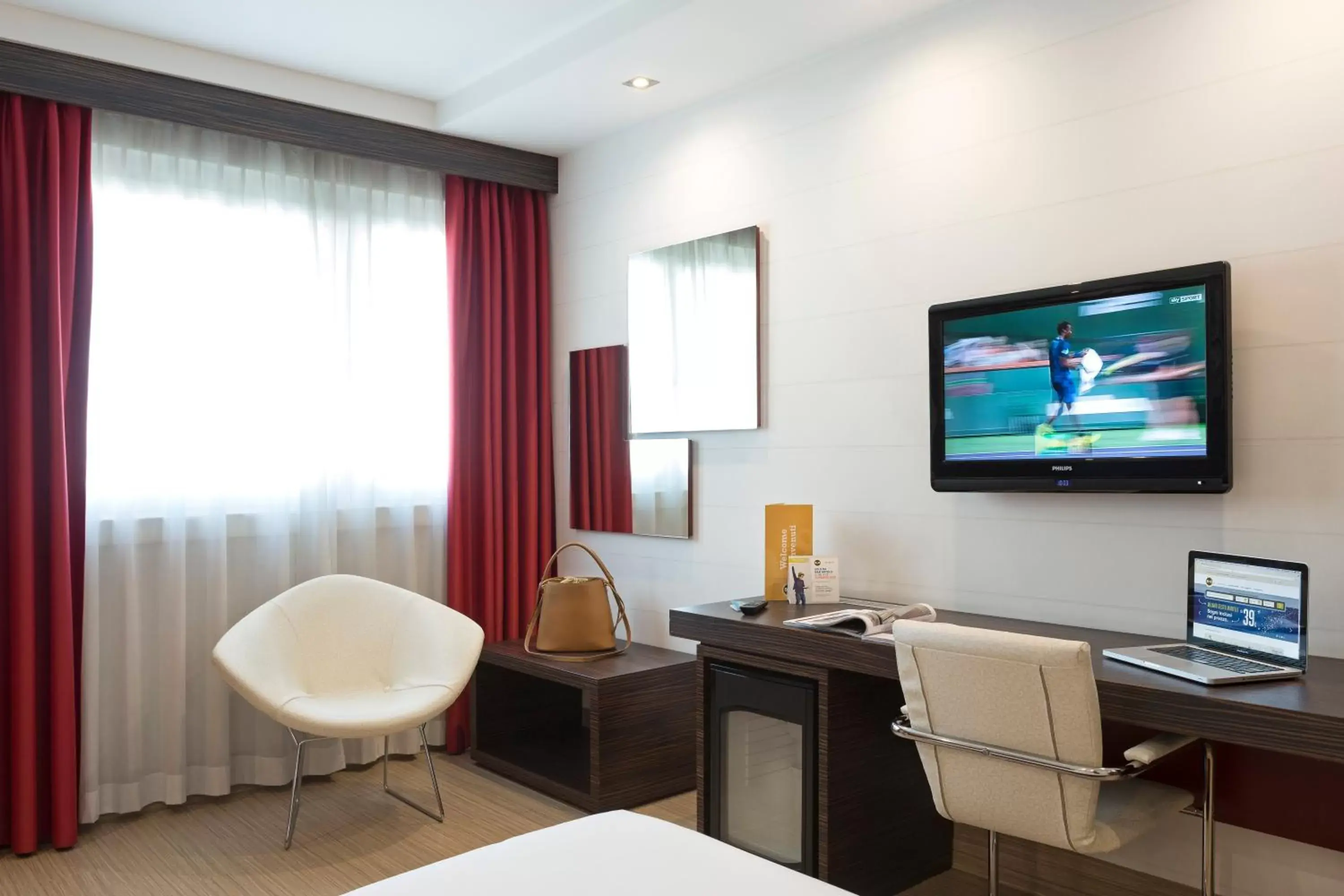 Photo of the whole room, TV/Entertainment Center in B&B Hotel Trento