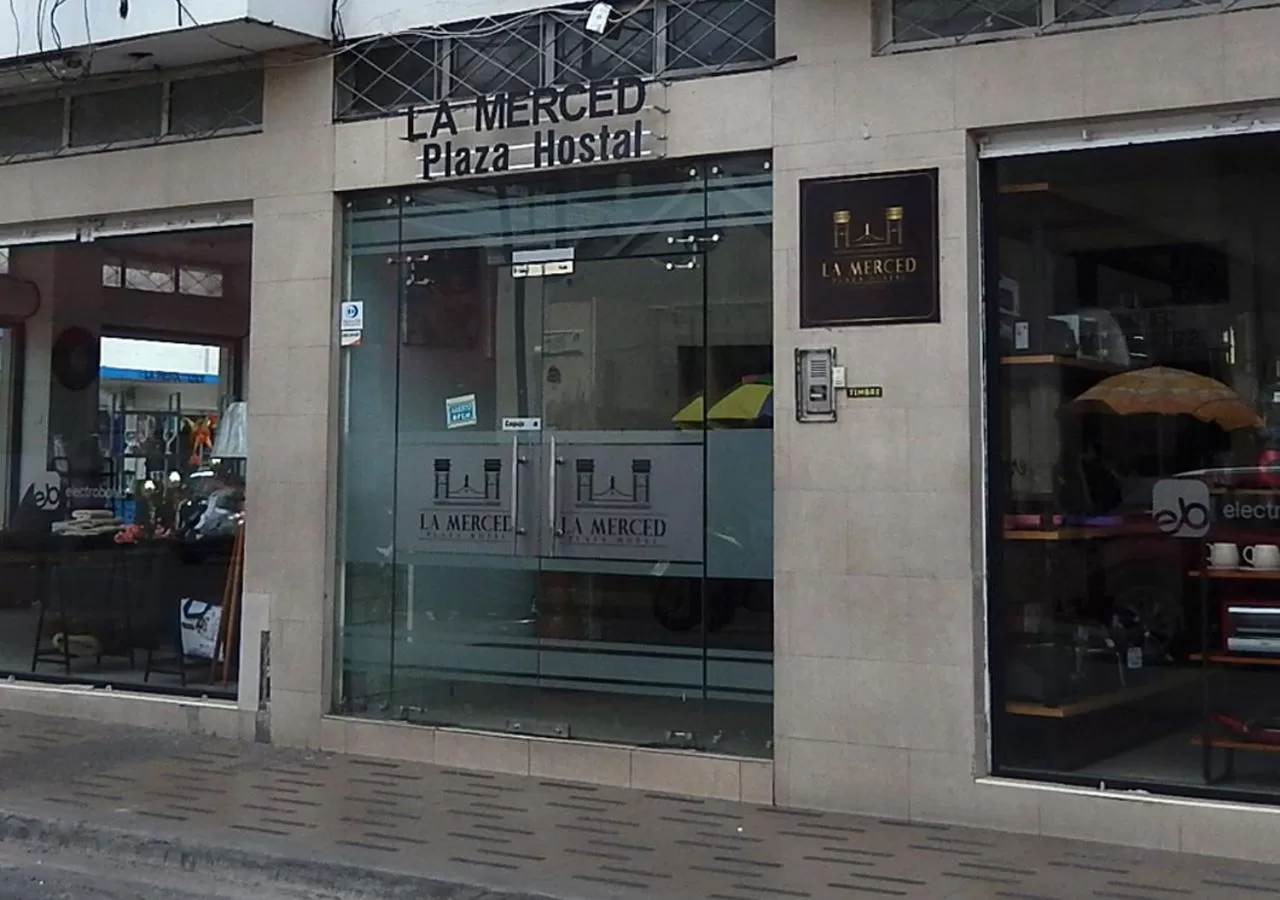 Facade/entrance in La Merced Plaza Hospedaje