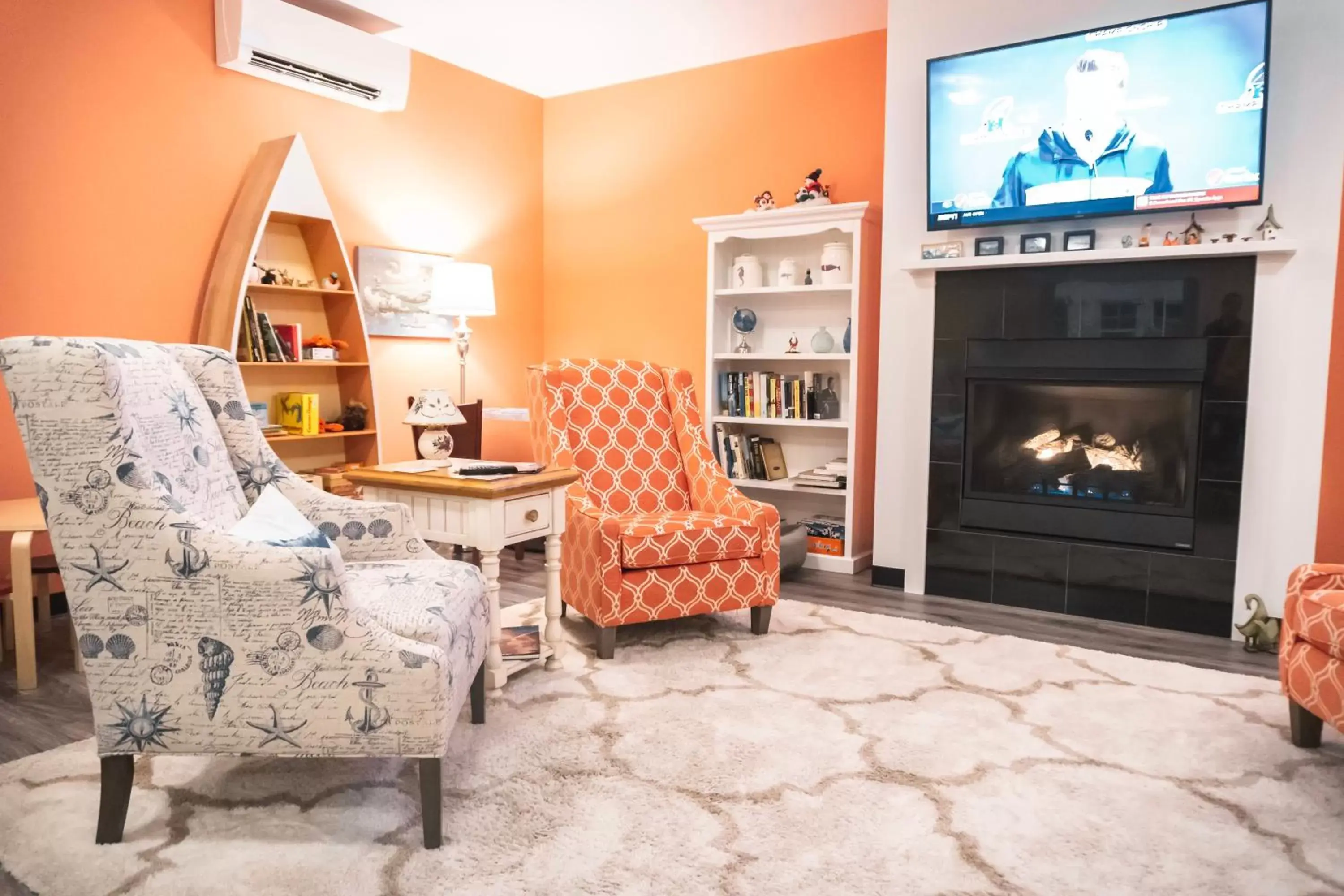 Communal lounge/ TV room, Seating Area in The Inn on Mount Desert