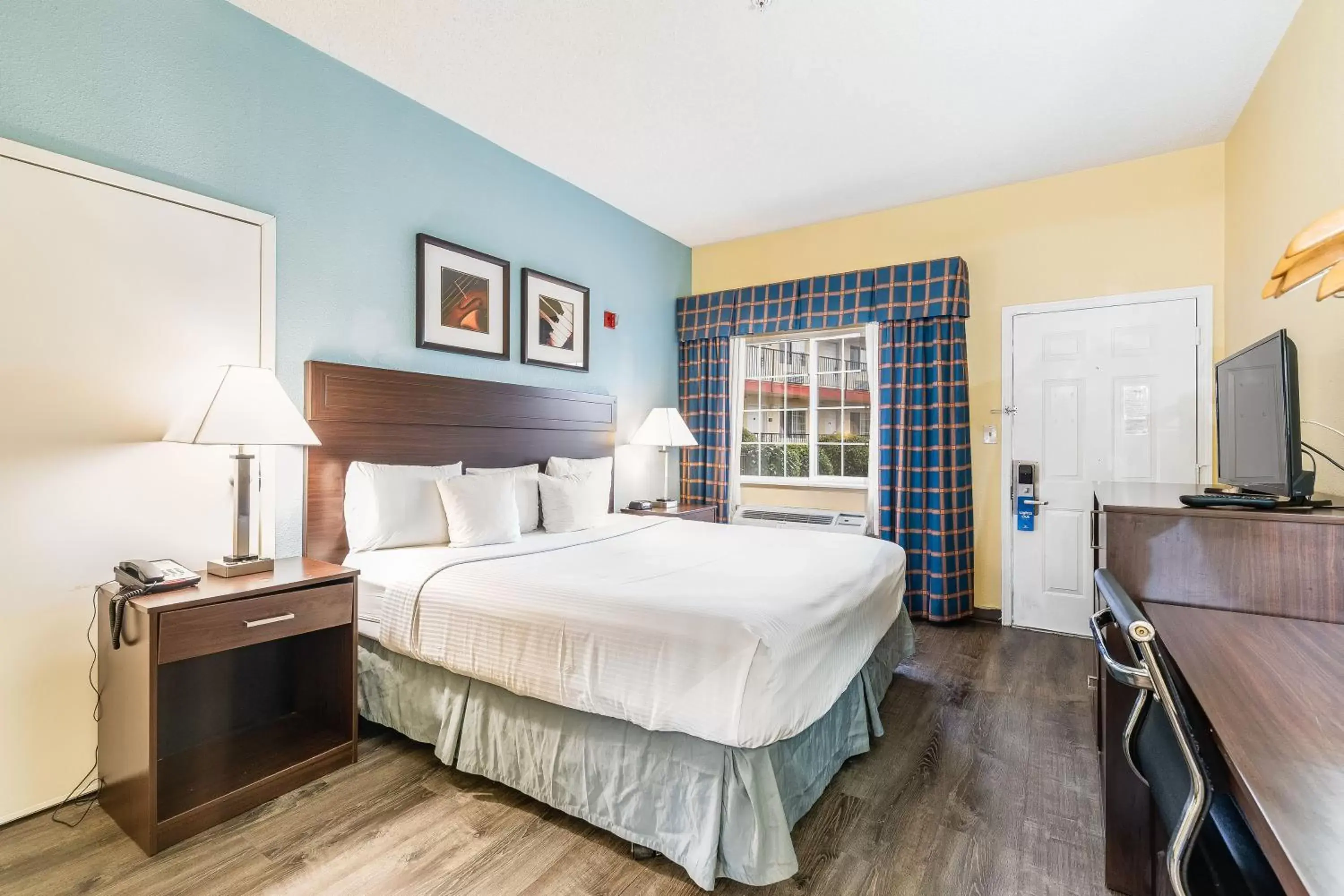 Bed in Days Inn by Wyndham Federal Way Bed in Days Inn by Wyndham Federal Way