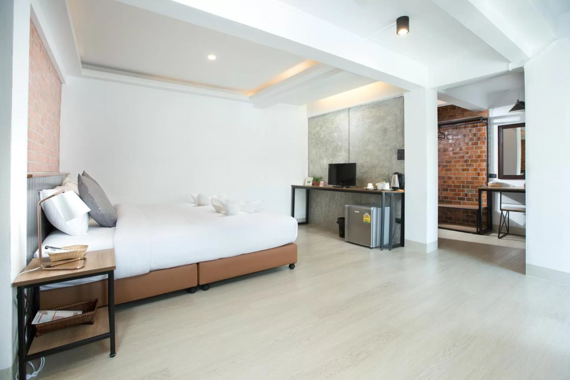 Bed in The Old City Wall Inn