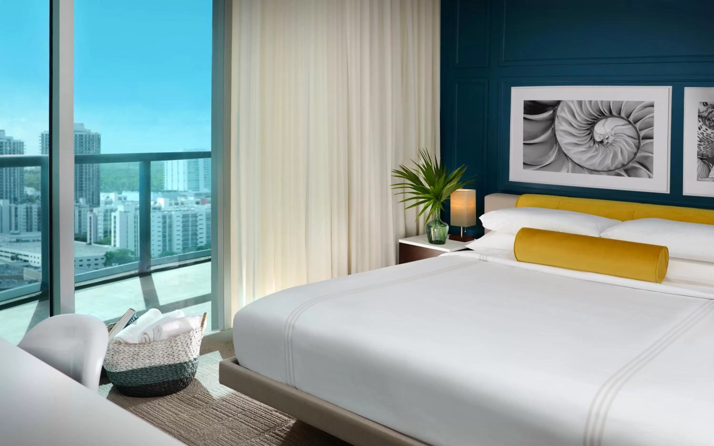 Bedroom, Bed in Sole Miami, A Noble House Resort