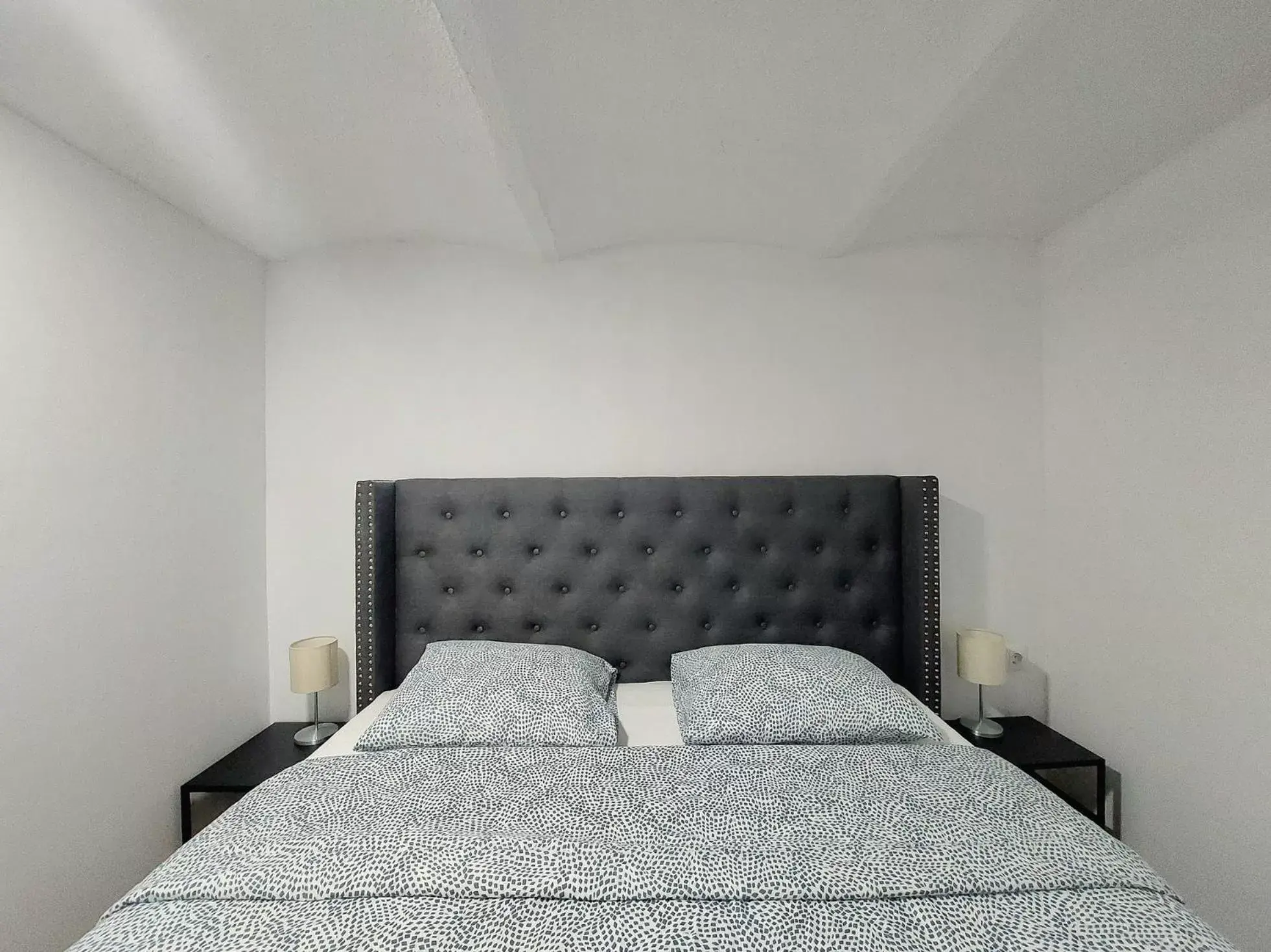 Bed in N1 Casa de Madrid - greenpeace line