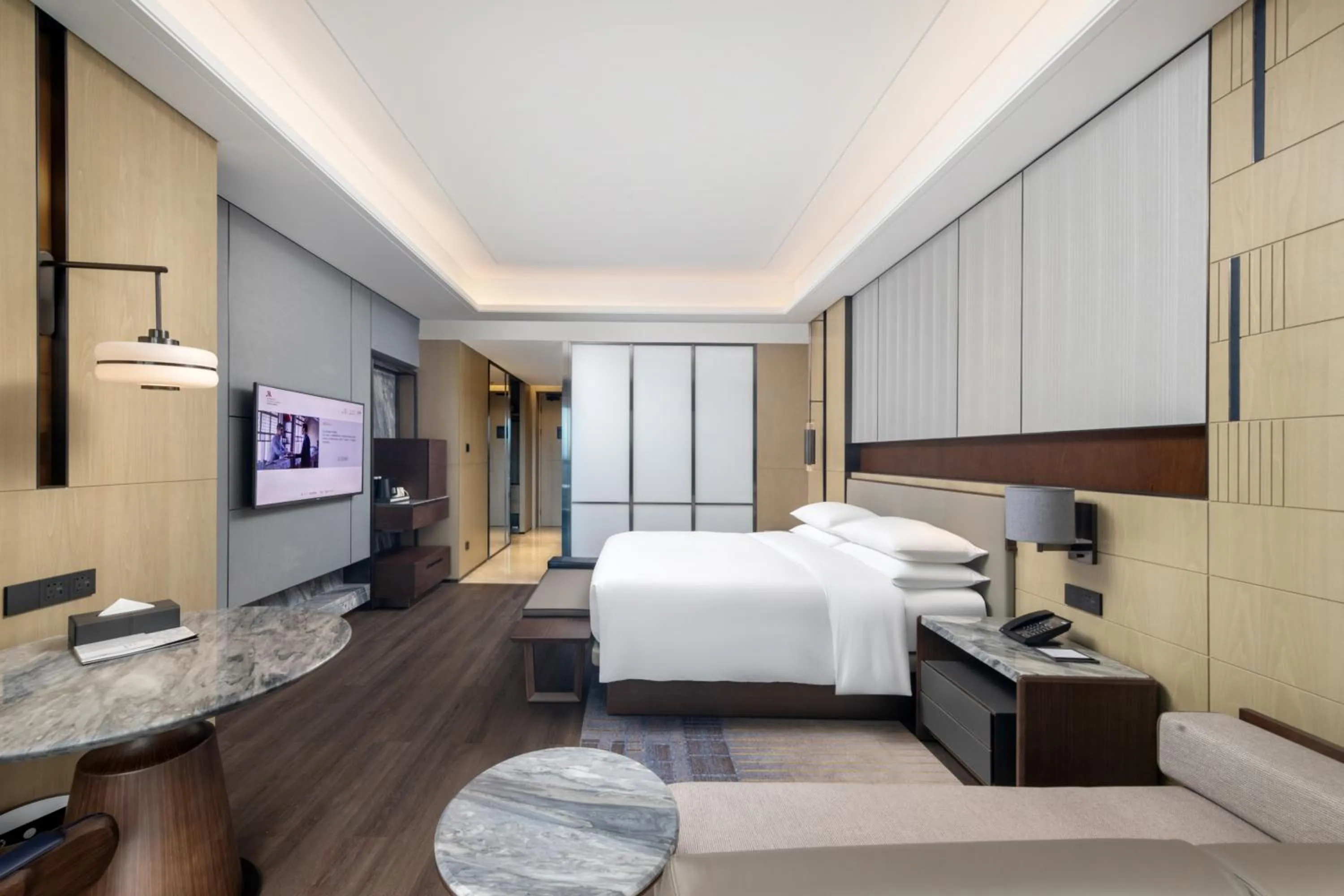 Photo of the whole room, Bed in Zhuhai Marriott Hotel Jinwan