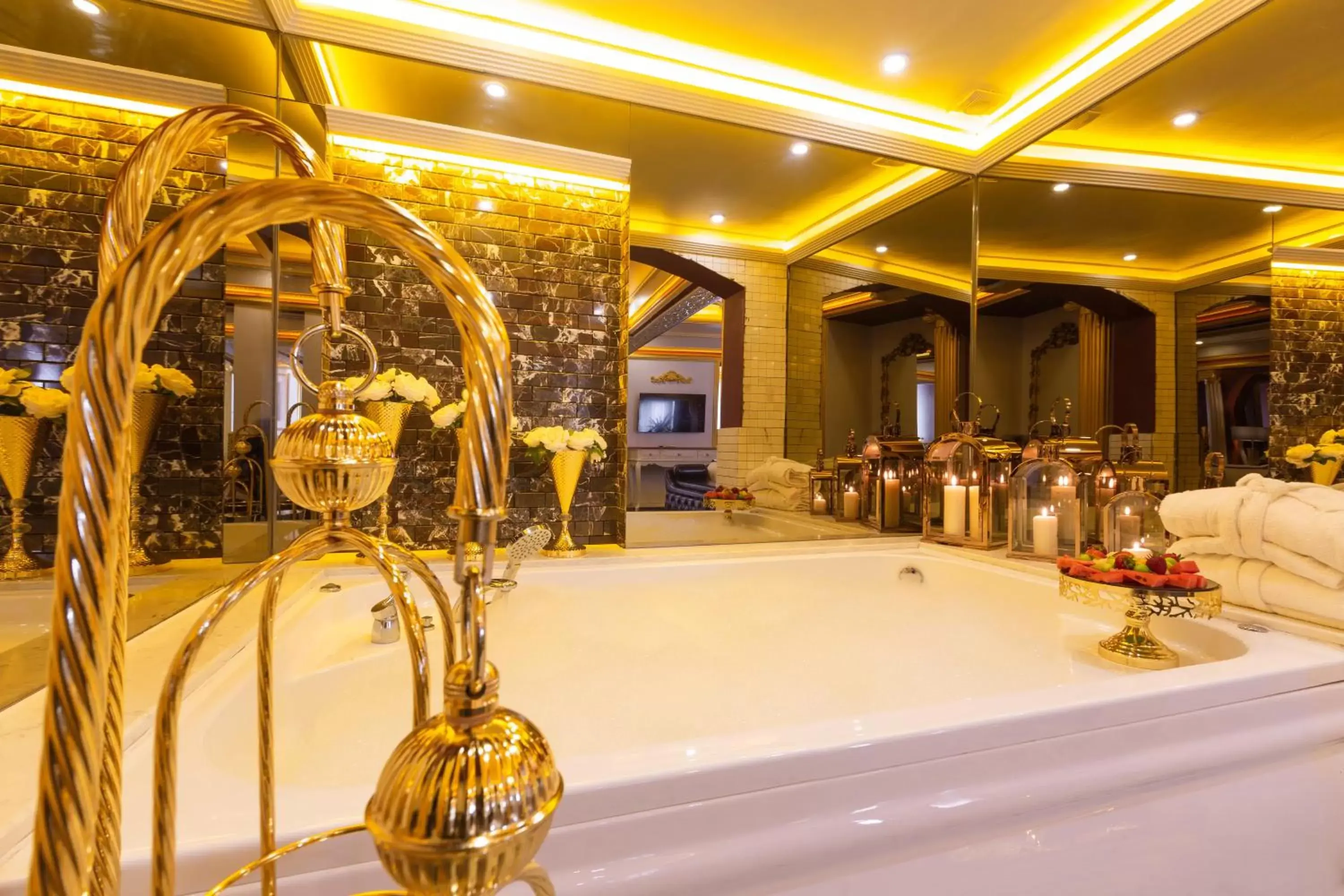 Bath in Andalouse Elegant Suite Hotel