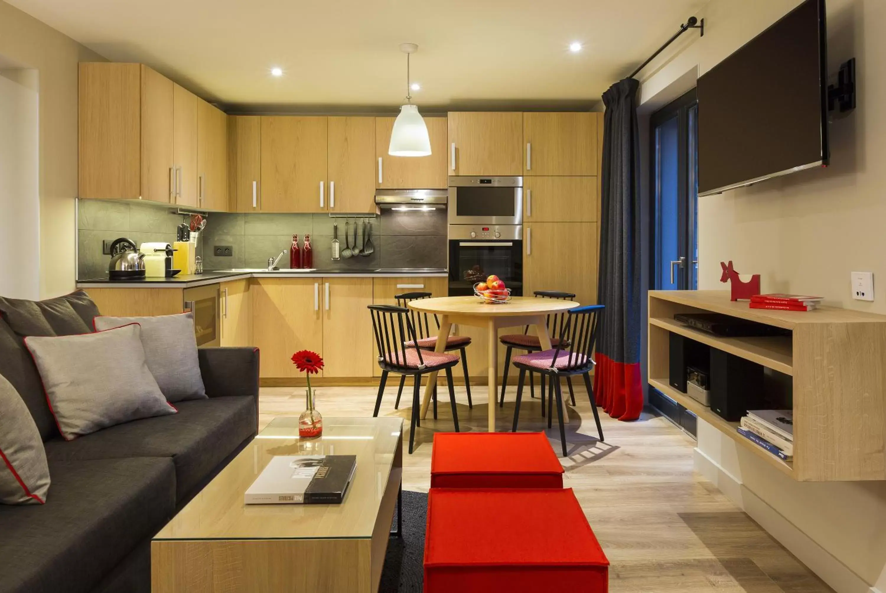 Living room, Kitchen/Kitchenette in Appartements de l'Héliopic