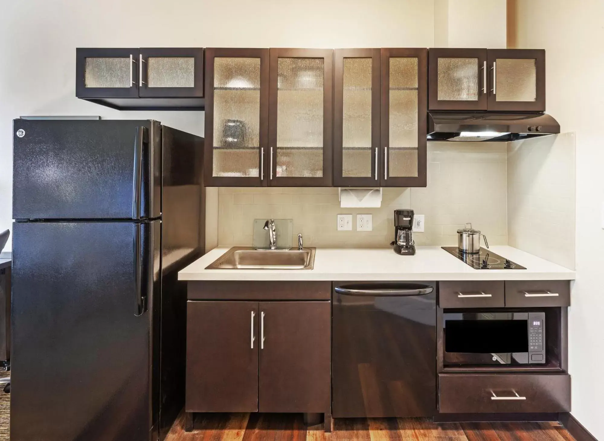 Kitchen or kitchenette, Kitchen/Kitchenette in Candlewood Suites - Houston - Pasadena, an IHG Hotel