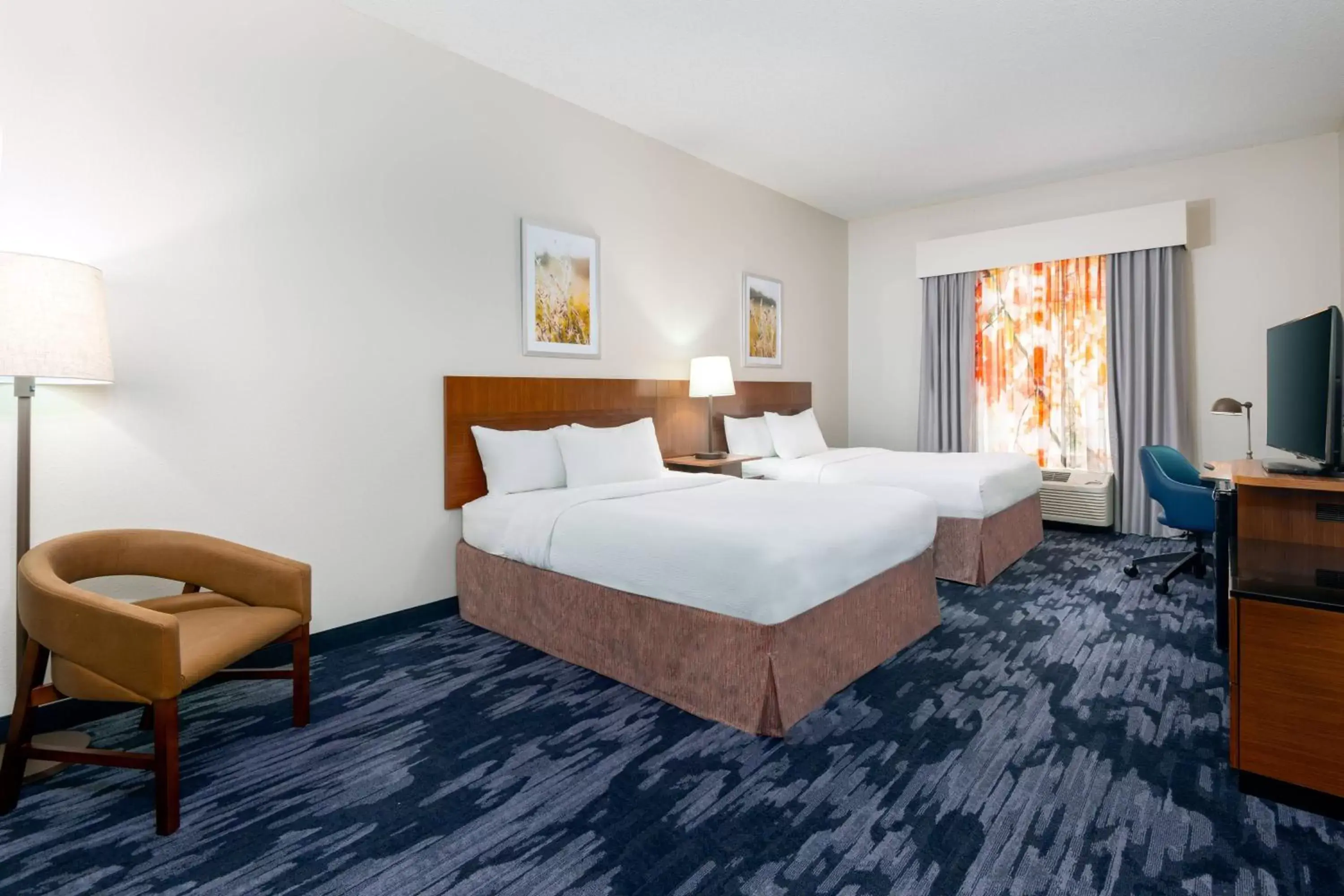 Photo of the whole room, Bed in Fairfield Inn and Suites by Marriott Clearwater