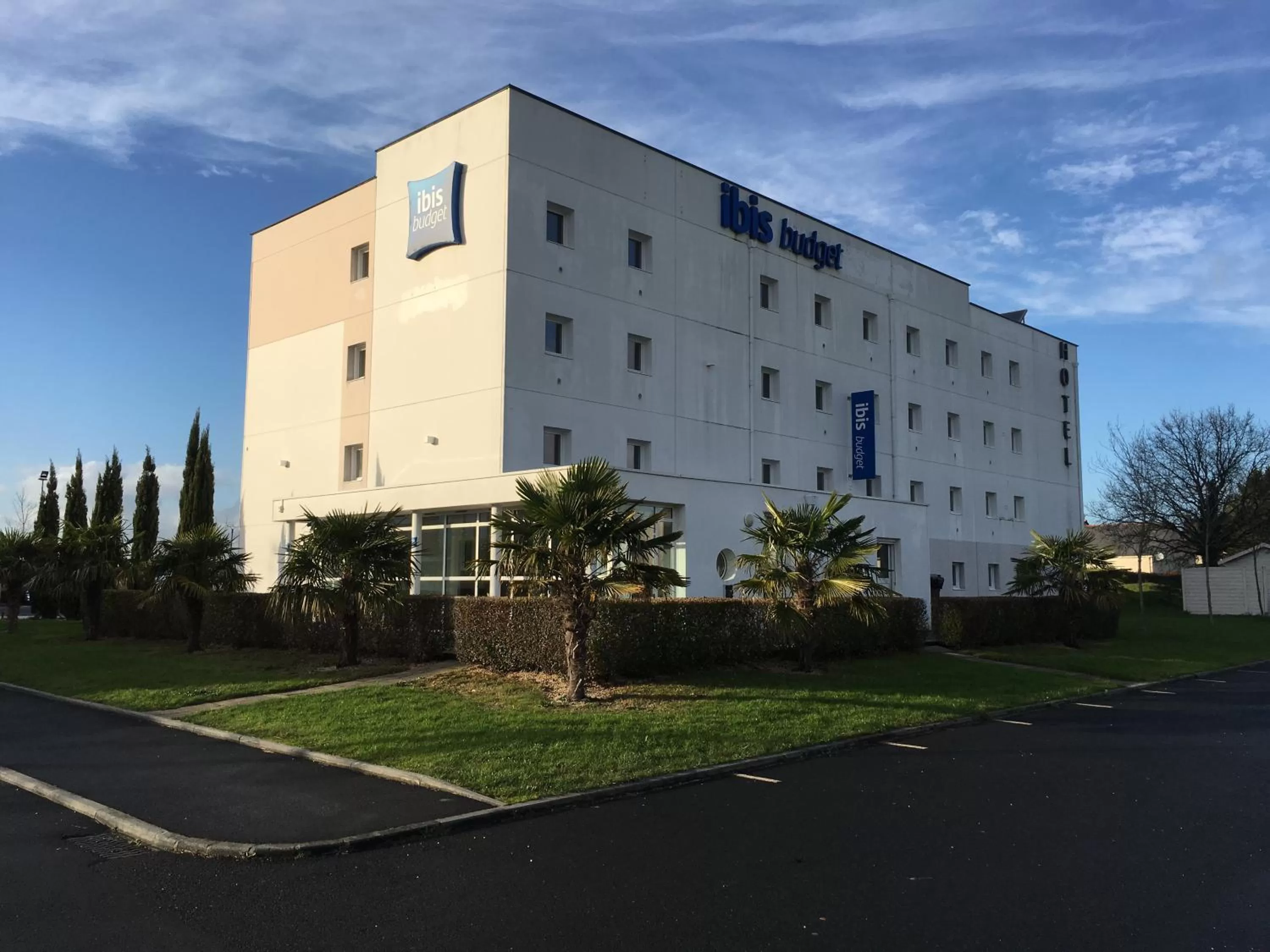 Facade/entrance in Ibis Budget Ancenis