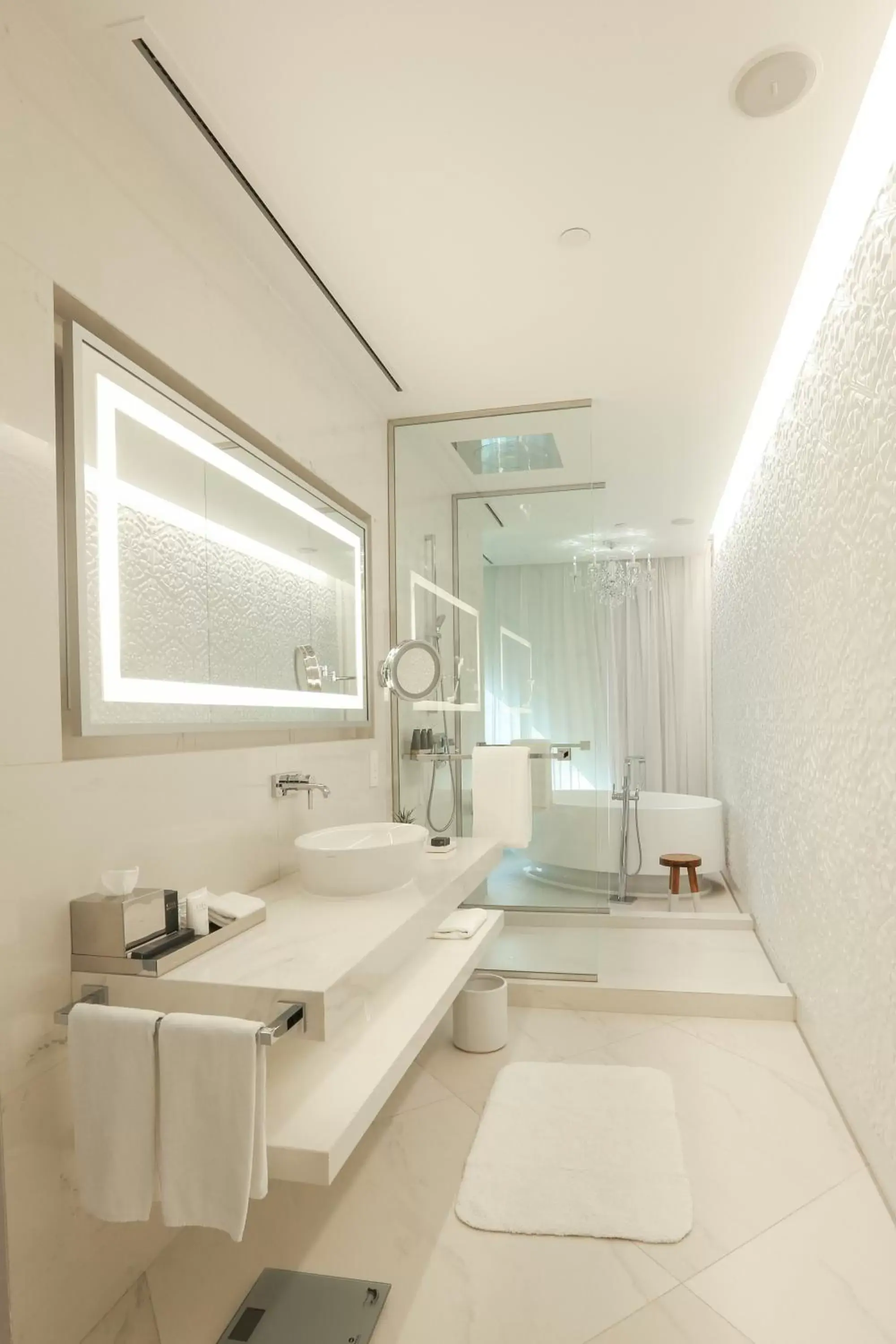 Bathroom in Mondrian Doha