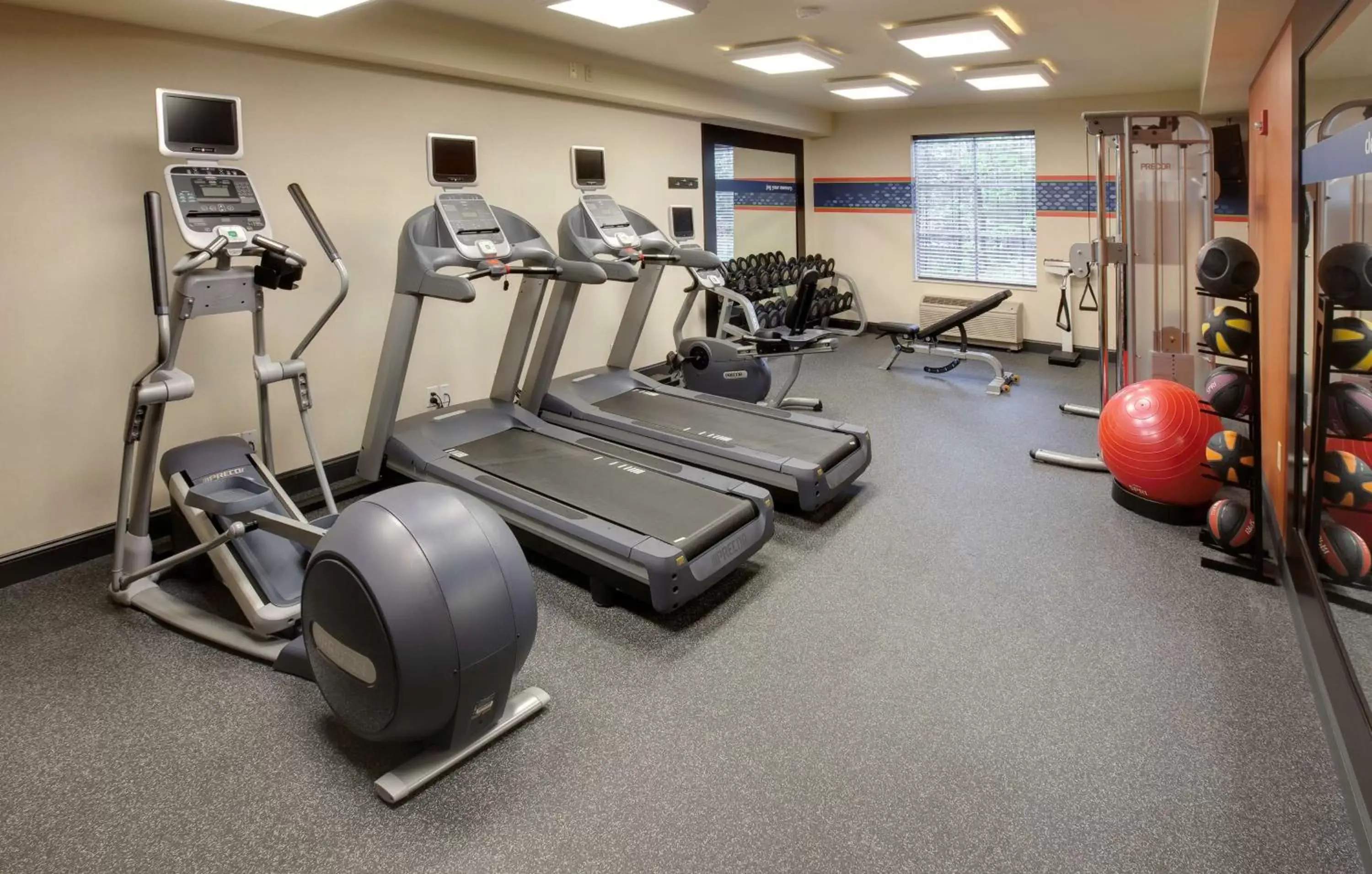 Fitness centre/facilities, Fitness Center/Facilities in Hampton Inn Boston Bedford Burlington