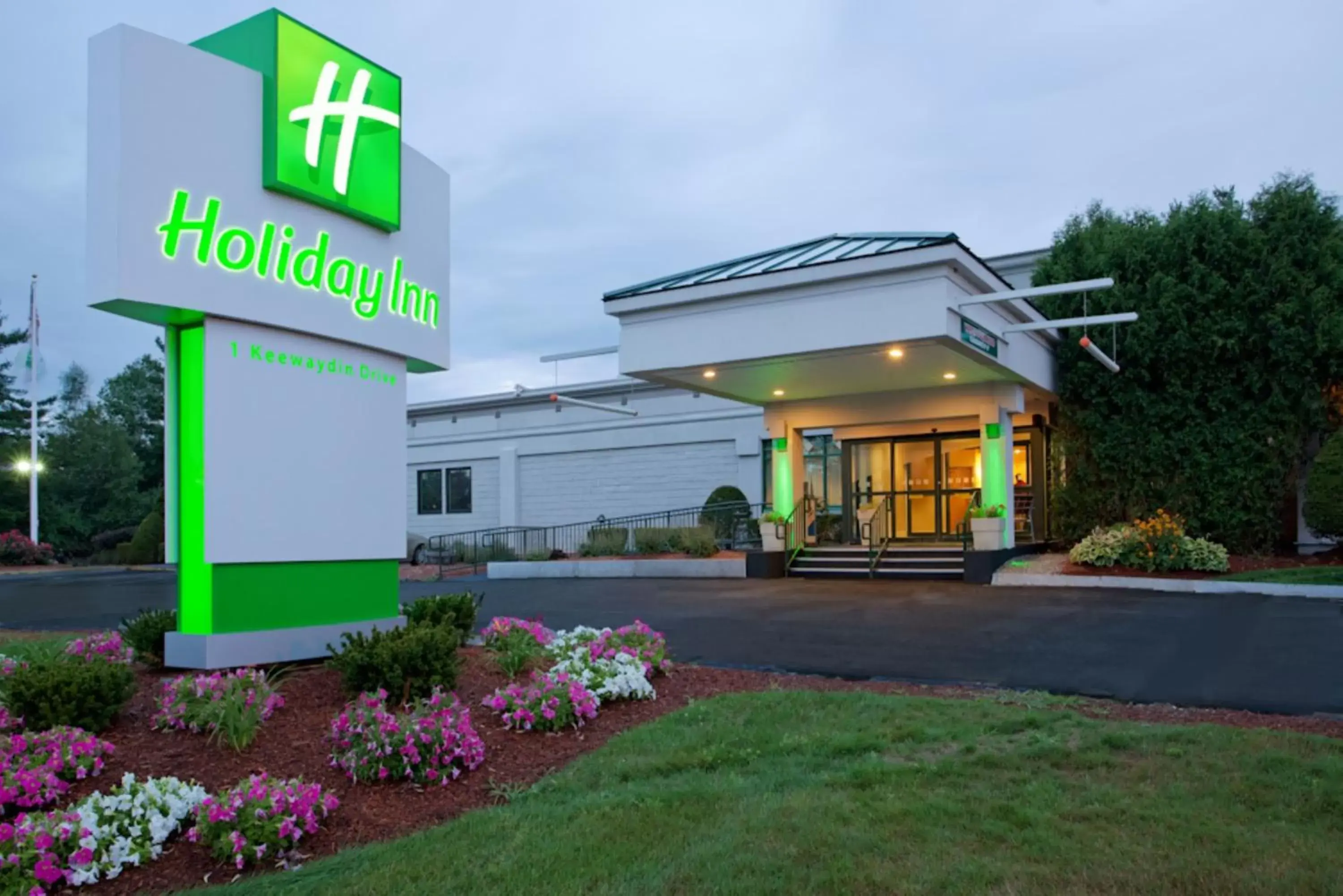 Property building in Holiday Inn Salem, an IHG Hotel