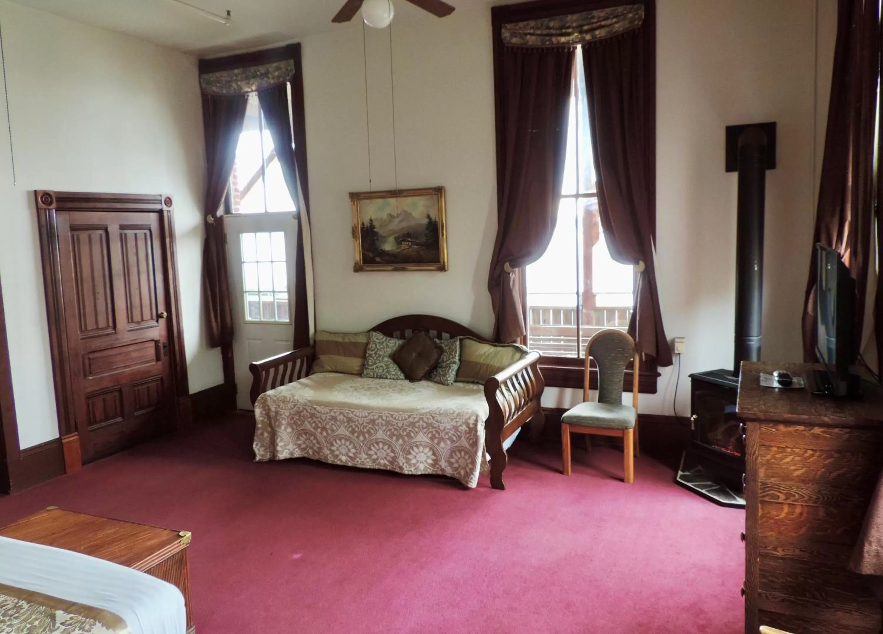 Bed in The Monarch Hotel