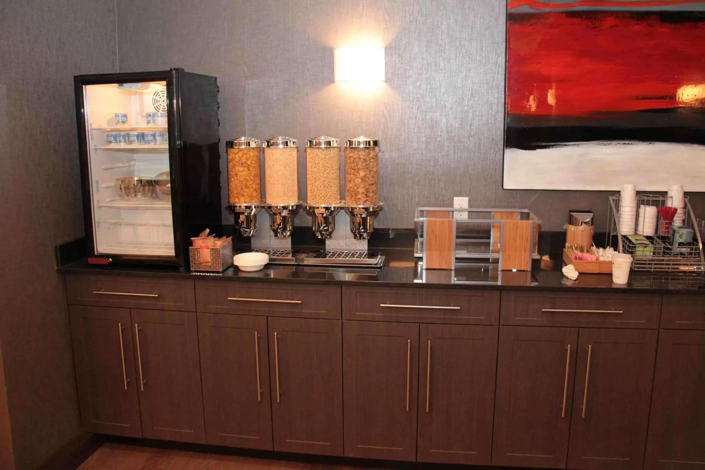 Breakfast, Kitchen/Kitchenette in Best Western Plus Eastgate Inn & Suites