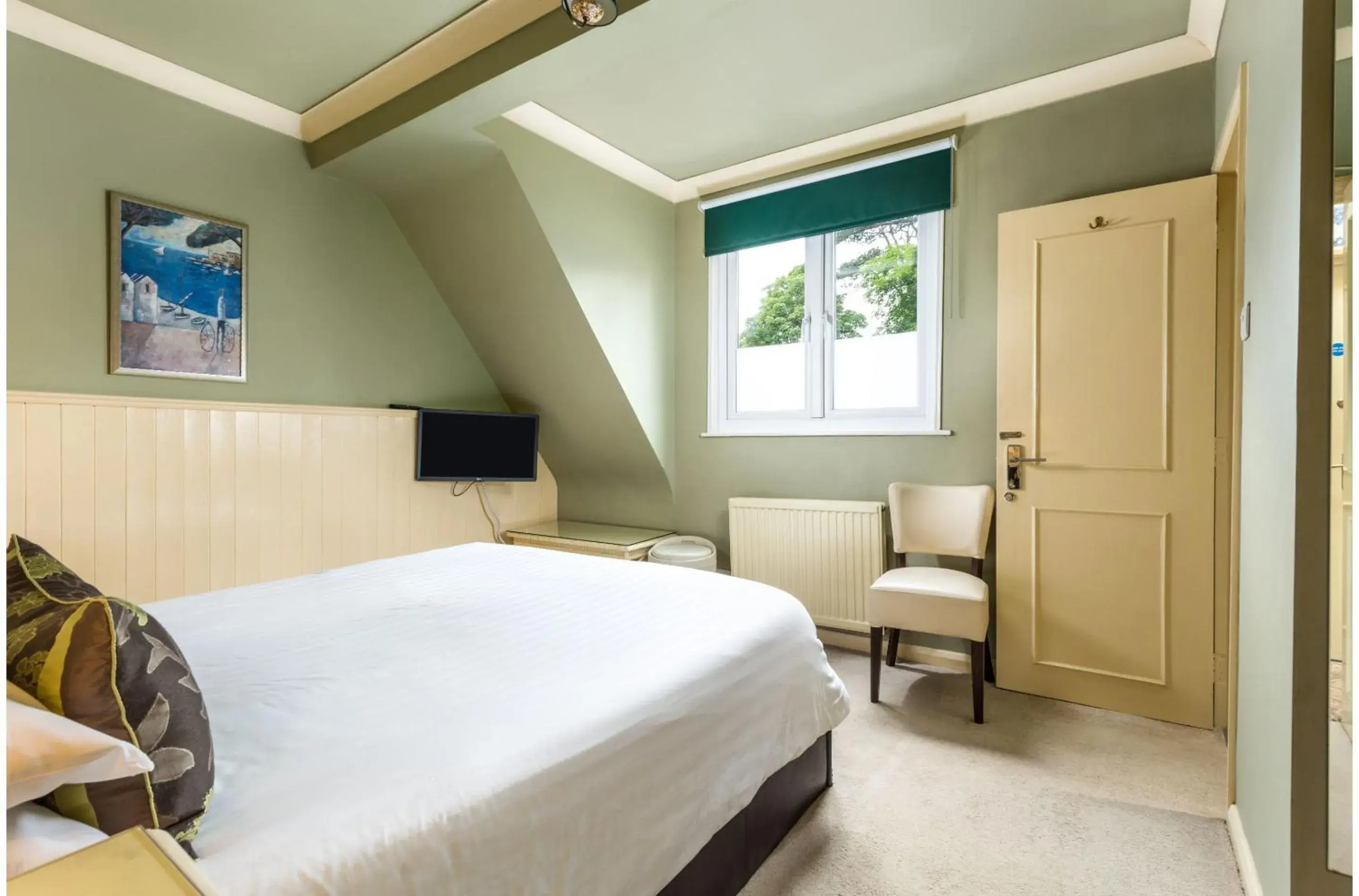 Bedroom, Bed in OYO Orestone Manor