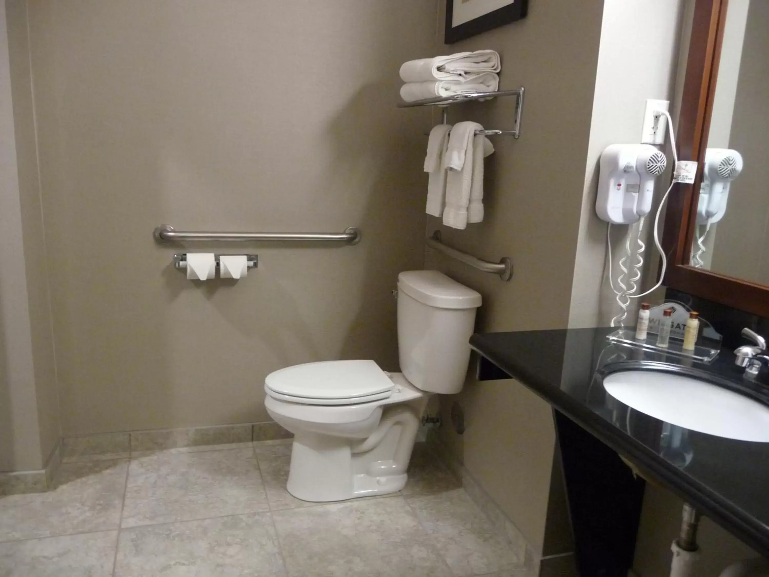 King Room with Bath Tub - Mobility Accessible/Non-Smoking in Wingate by Wyndham Columbia