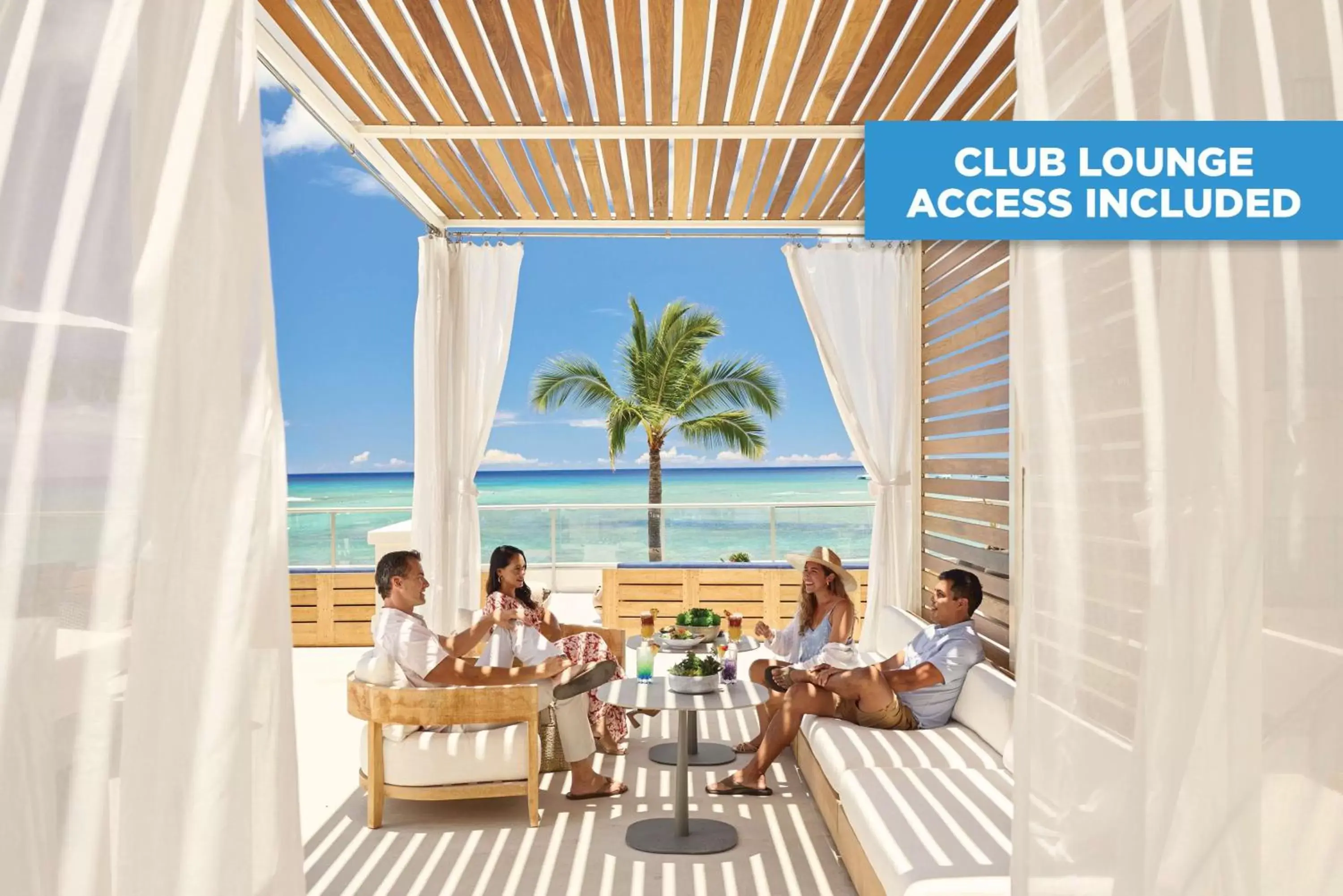 Lounge or bar in OUTRIGGER Reef Waikiki Beach Resort