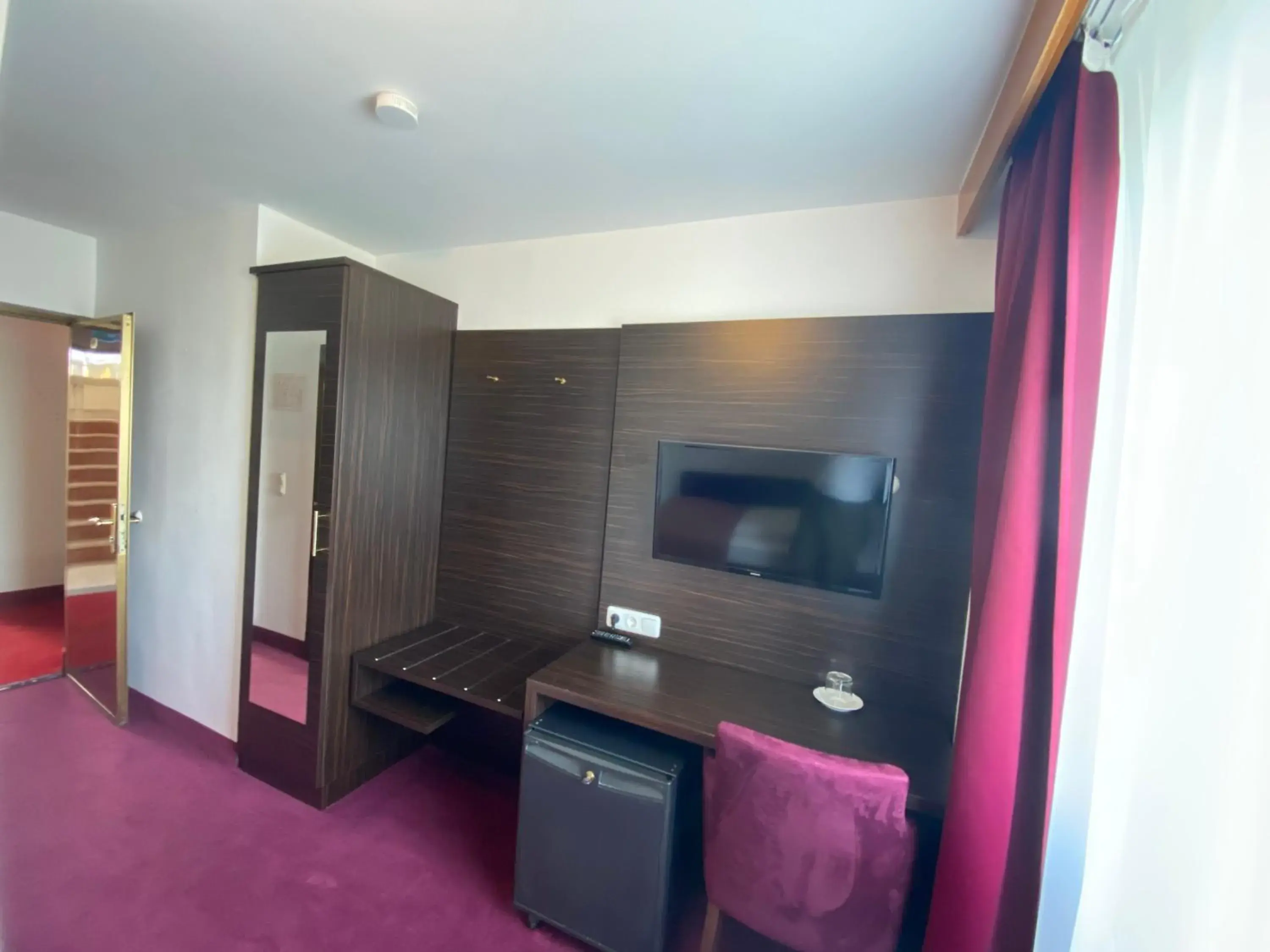 Property building, TV/Entertainment Center in Hotel Montree