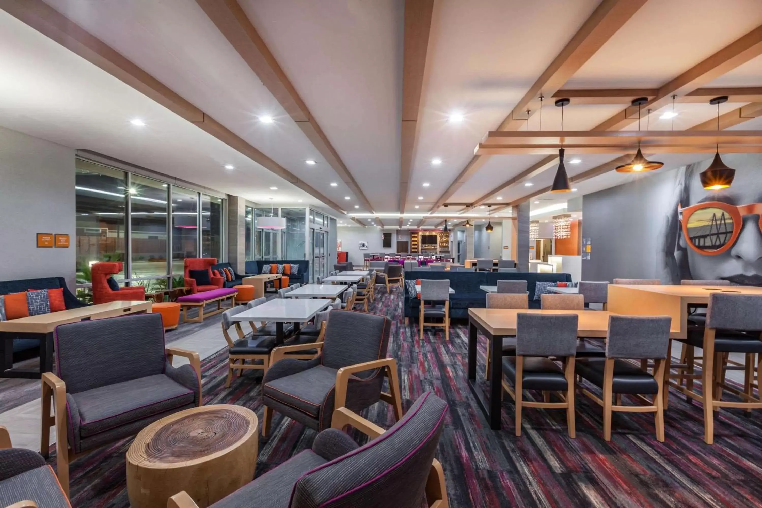Lobby or reception, Restaurant/Places to Eat in La Quinta by Wyndham Houston East at Sheldon Rd