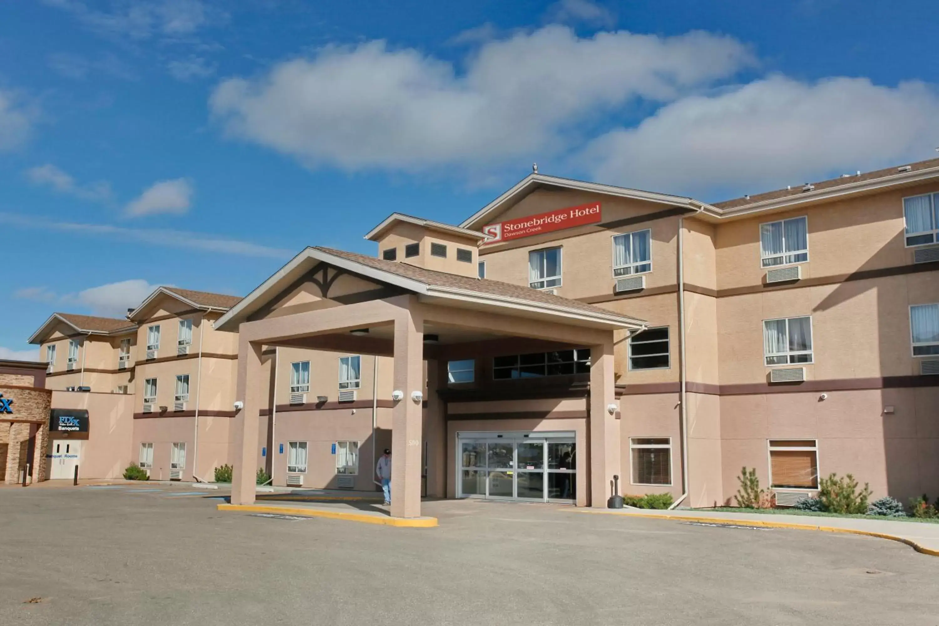 Facade/entrance, Property Building in Stonebridge Hotel Dawson Creek