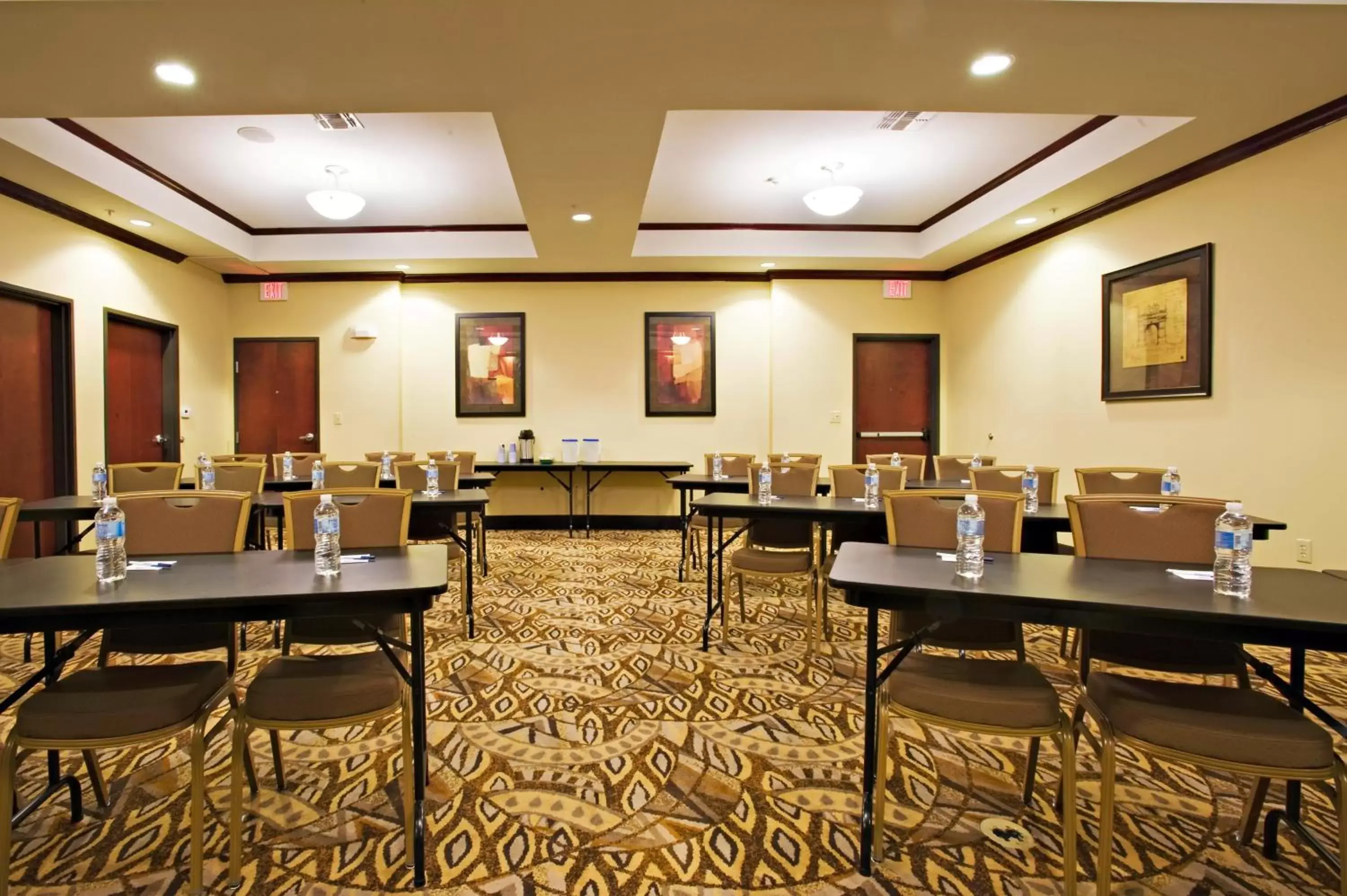 Meeting/conference room in Holiday Inn Express and Suites Snyder, an IHG Hotel
