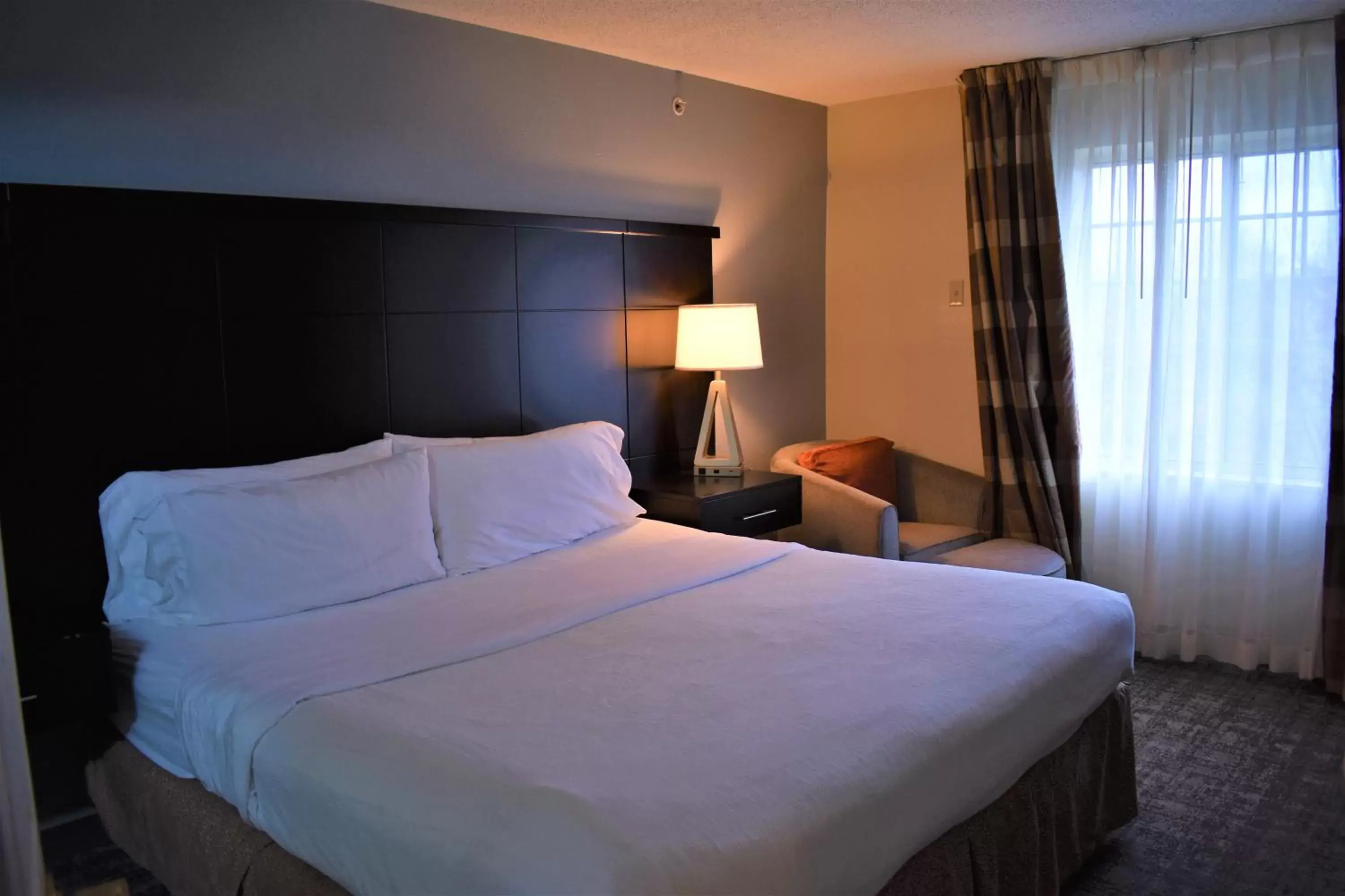 Bed in Staybridge Suites Cranbury - South Brunswick, an IHG Hotel