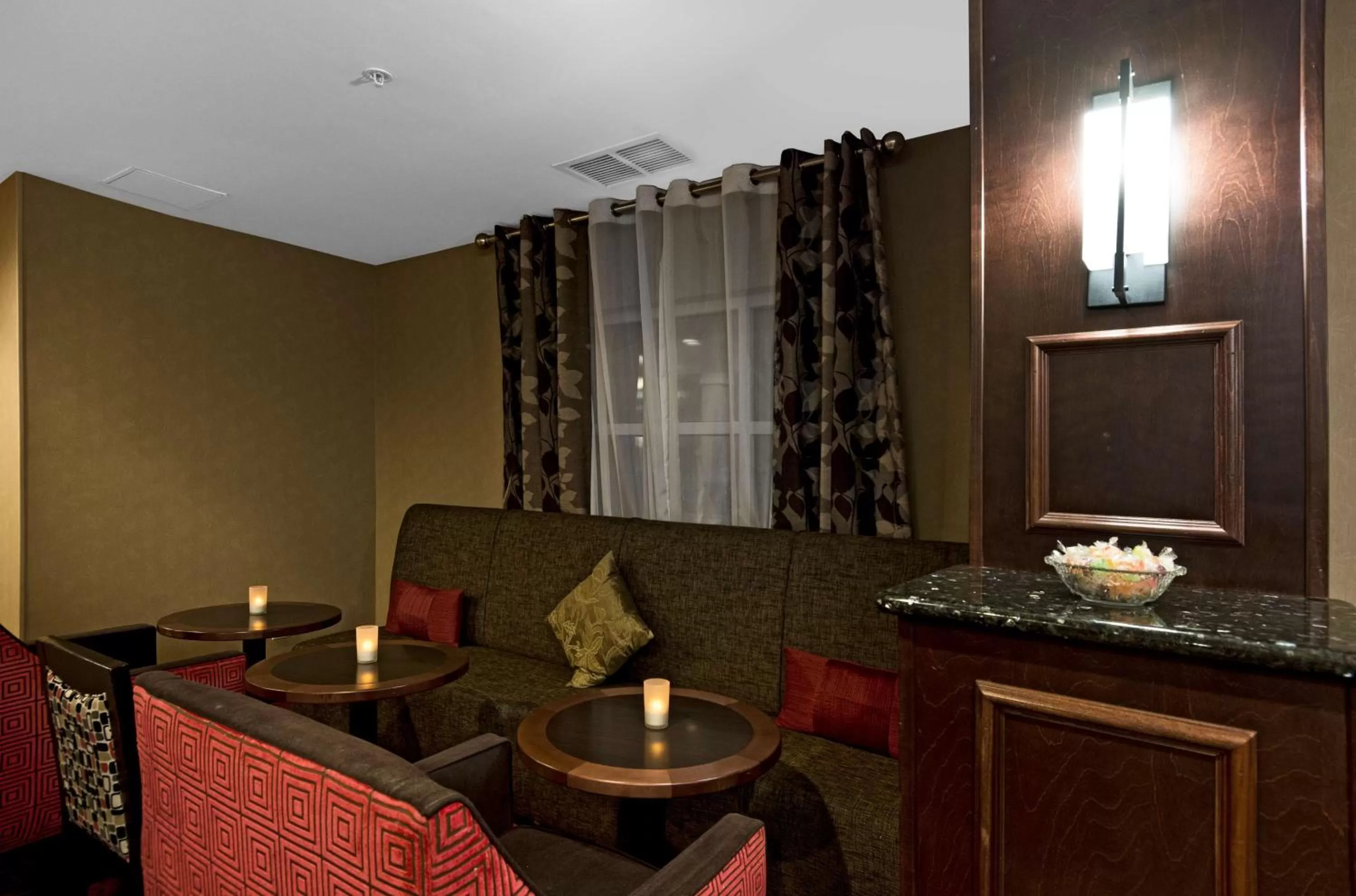 Dining area in Hampton Inn Statesville