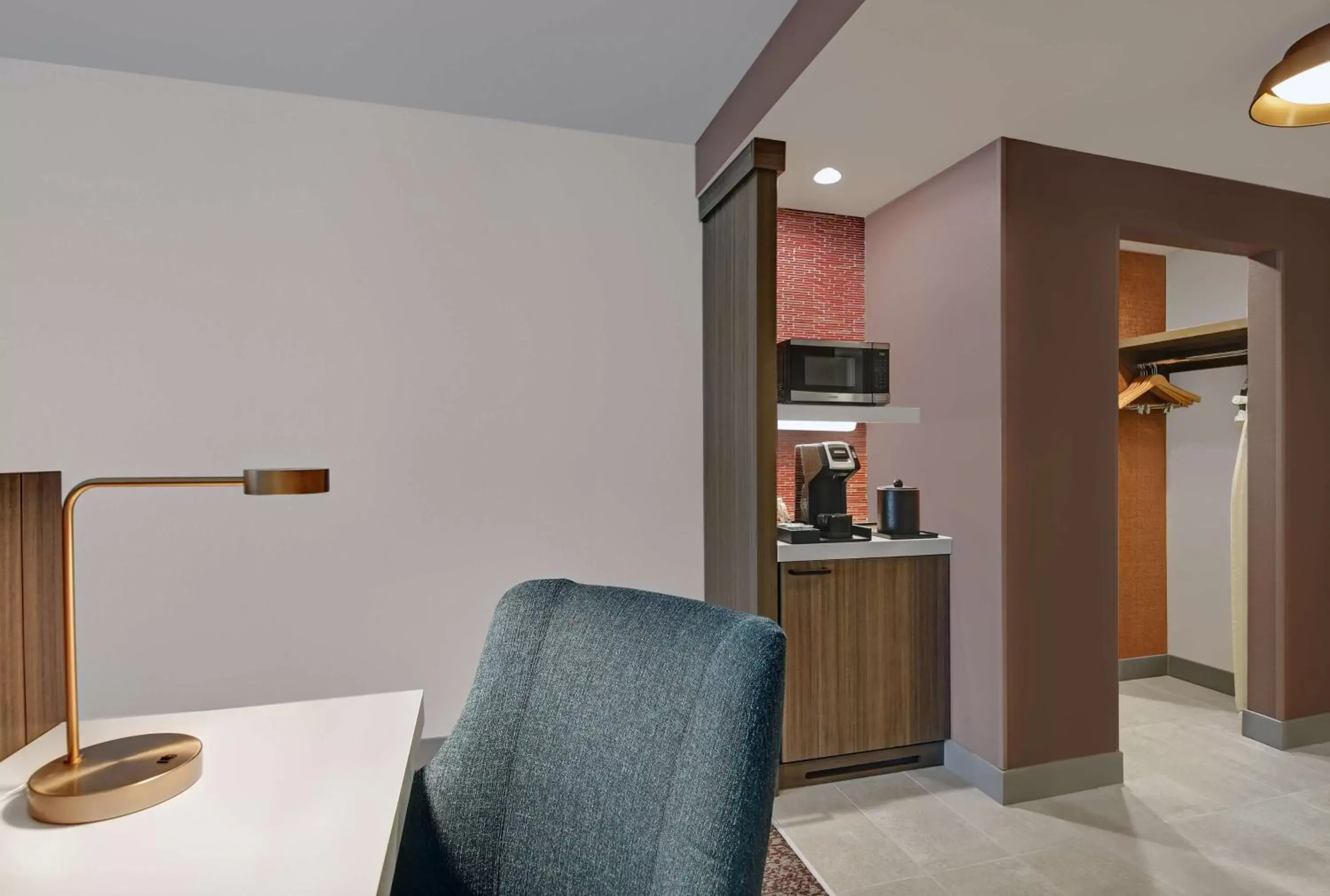 Bedroom, Seating Area in Hilton Garden Inn Madison Huntsville Airport